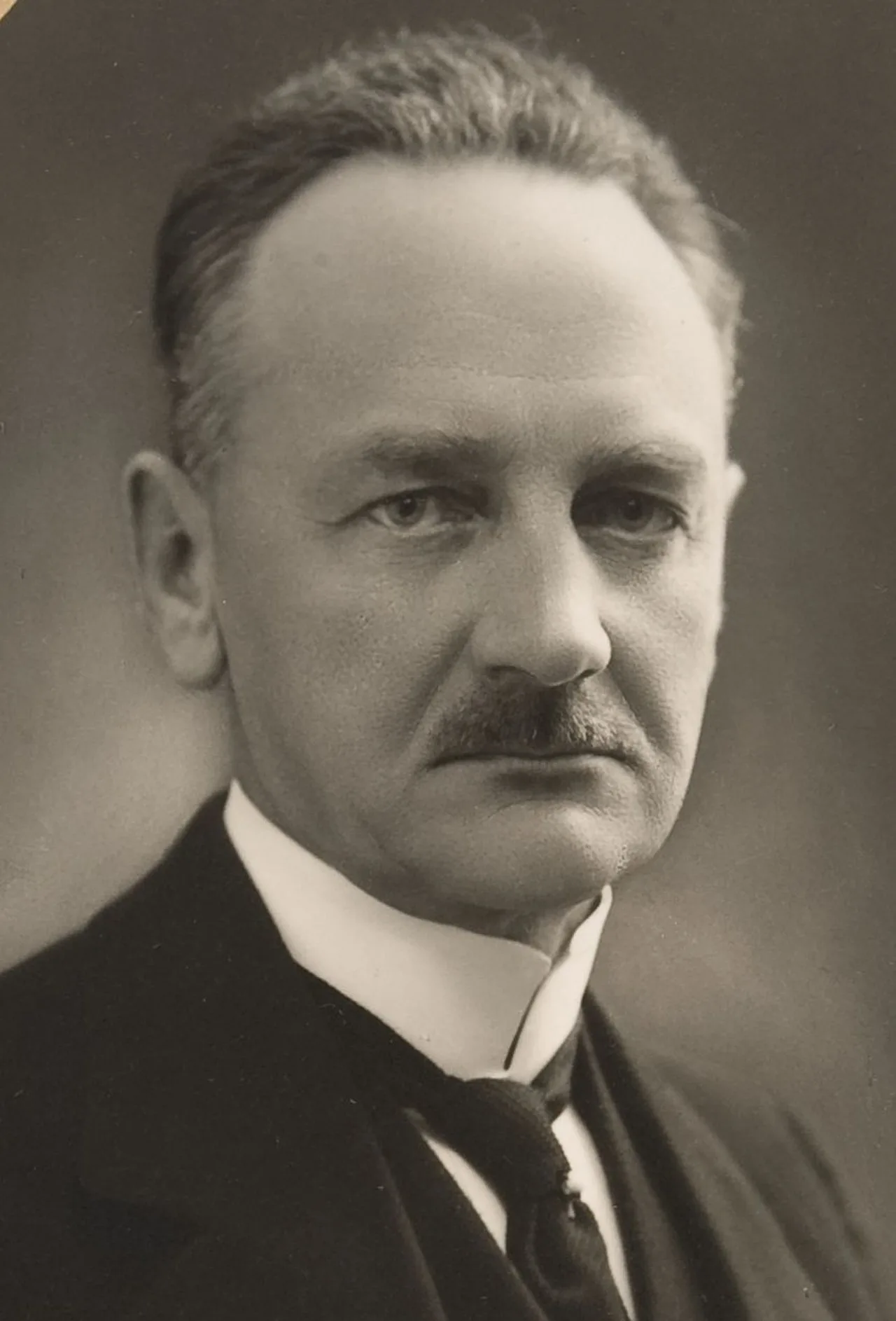 Porträt von Jalmar Castrén (1873–1946) – Gedenkseite