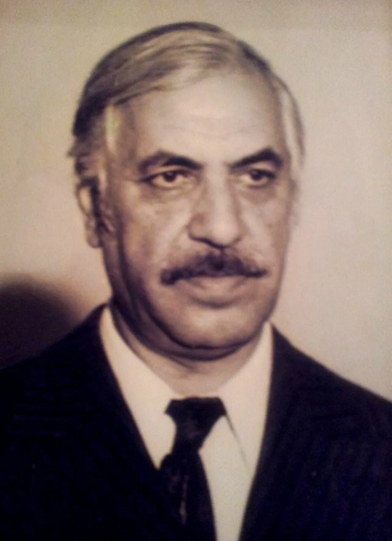 Porträt von Balash Azaroglu (1921–2011) – Gedenkseite