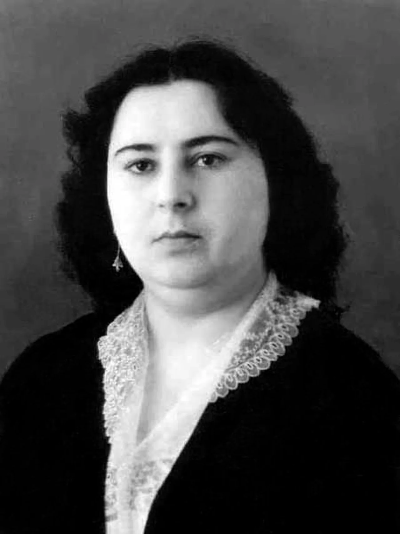 Porträt von Şəfiqə Axundova (1924–2013) – Gedenkseite
