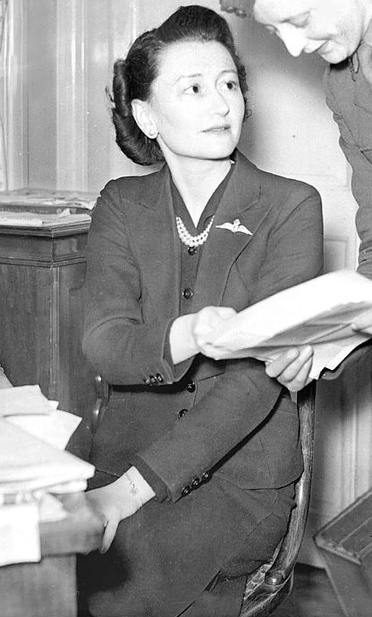 Portrait of Beatrice Wright (1910–2003) – memorial page