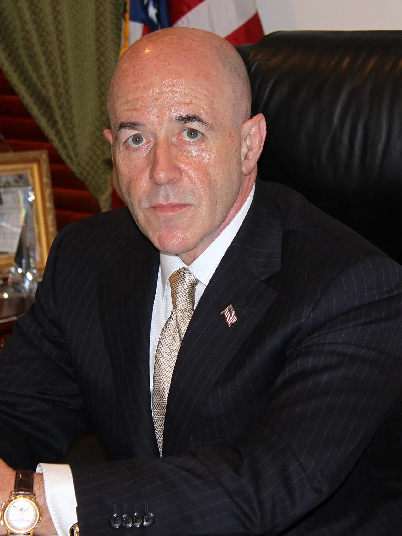 Porträt von Bernard Kerik (1955–2025) – Gedenkseite