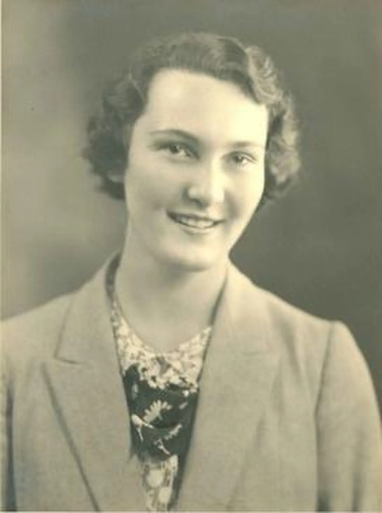 Portrait of Betty Clay (1917–2004) – memorial page