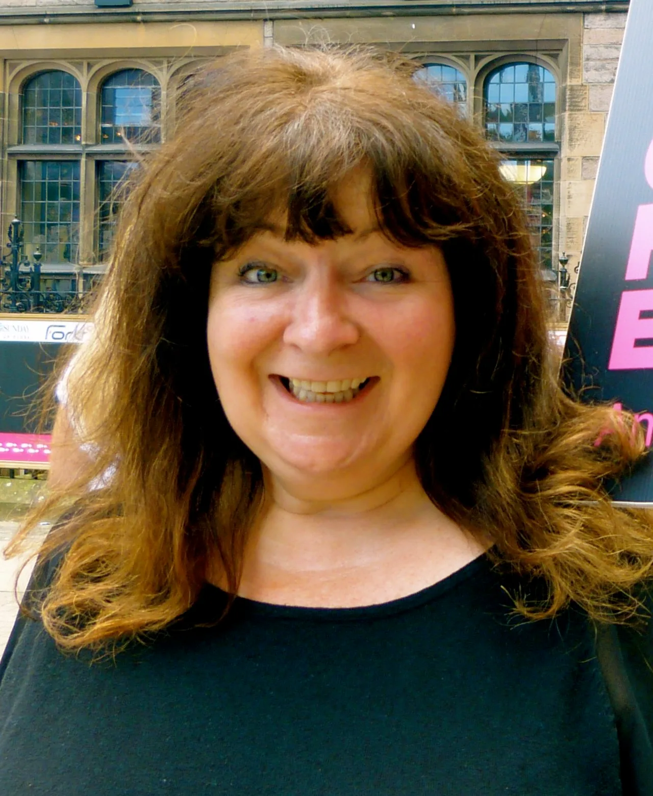 Porträt von Janey Godley (1961–2024) – Gedenkseite