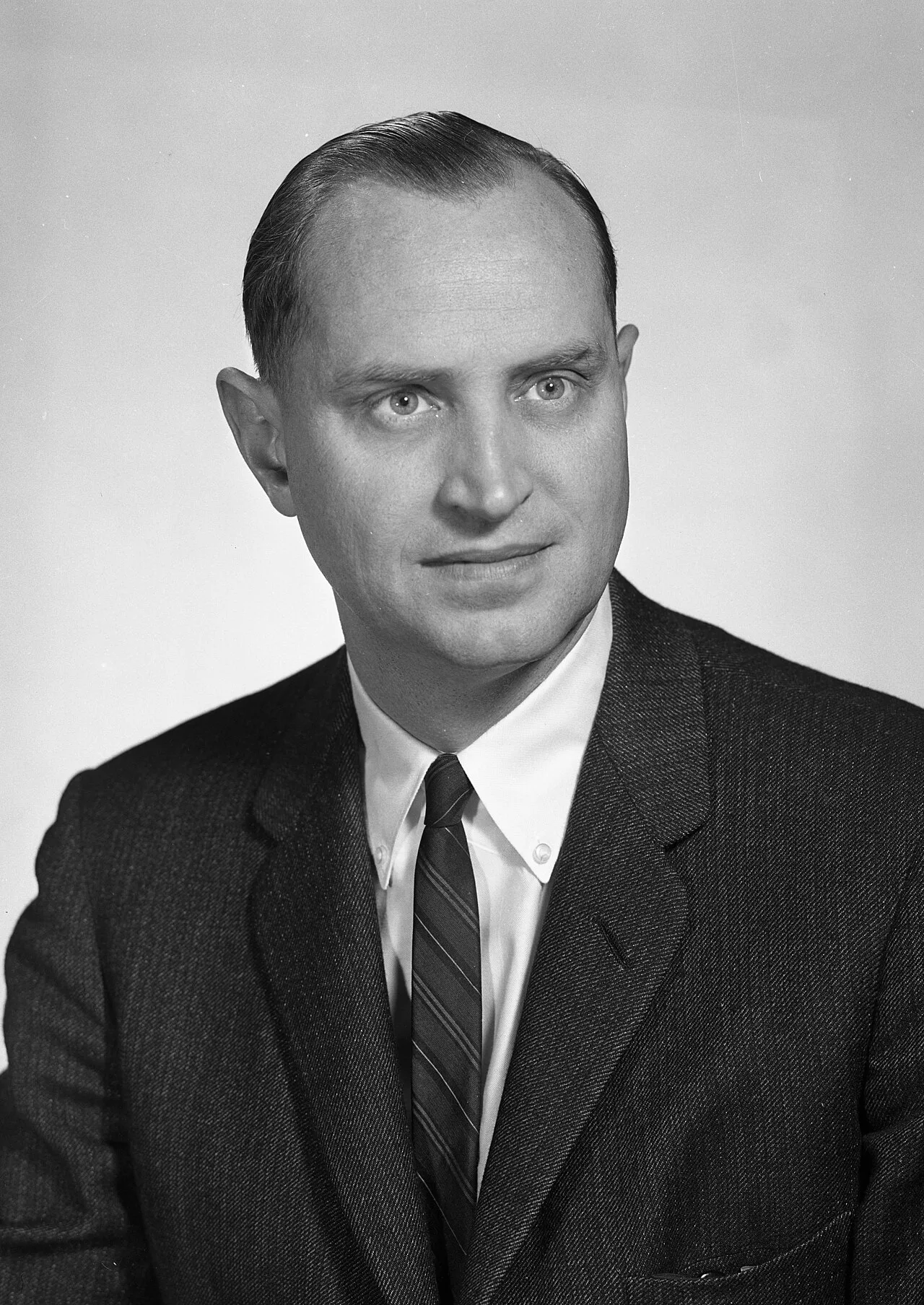 Portrait of Irwin Belk (1922–2018) – memorial page