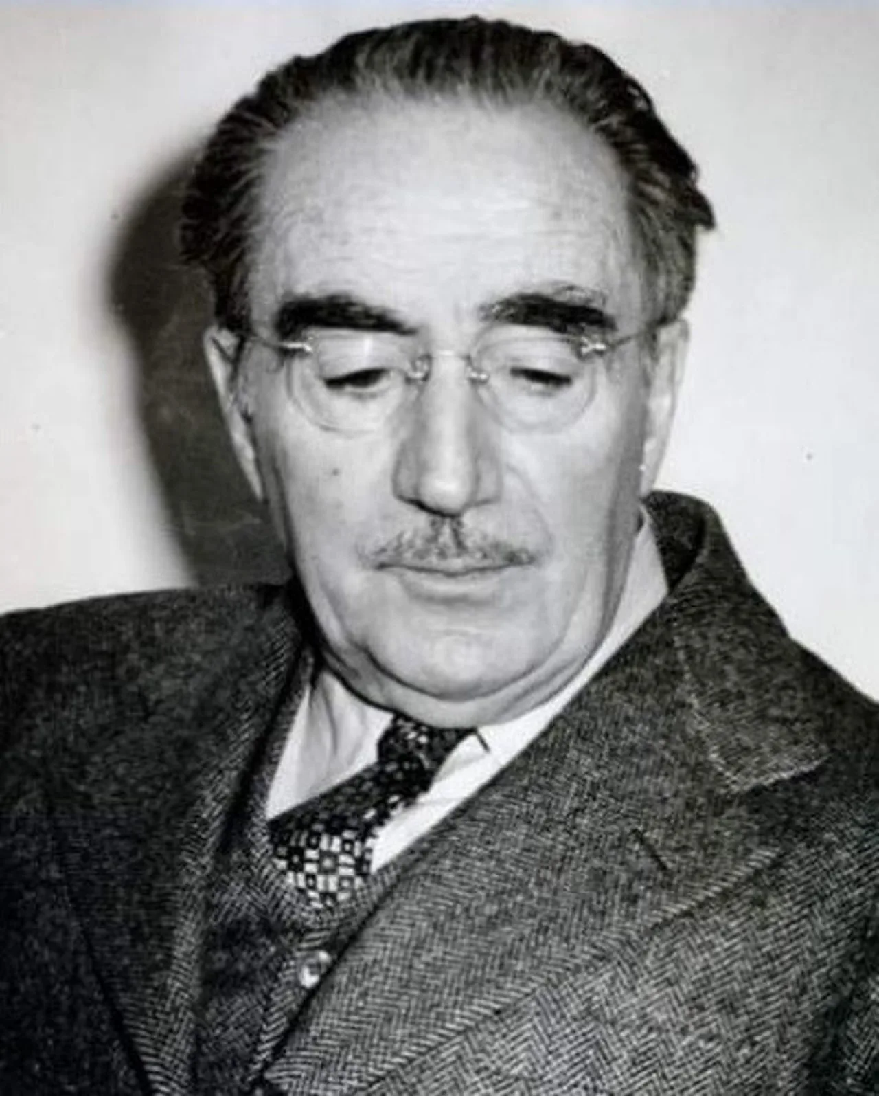 Portrait of Léon Arnal (1880–1963) – memorial page