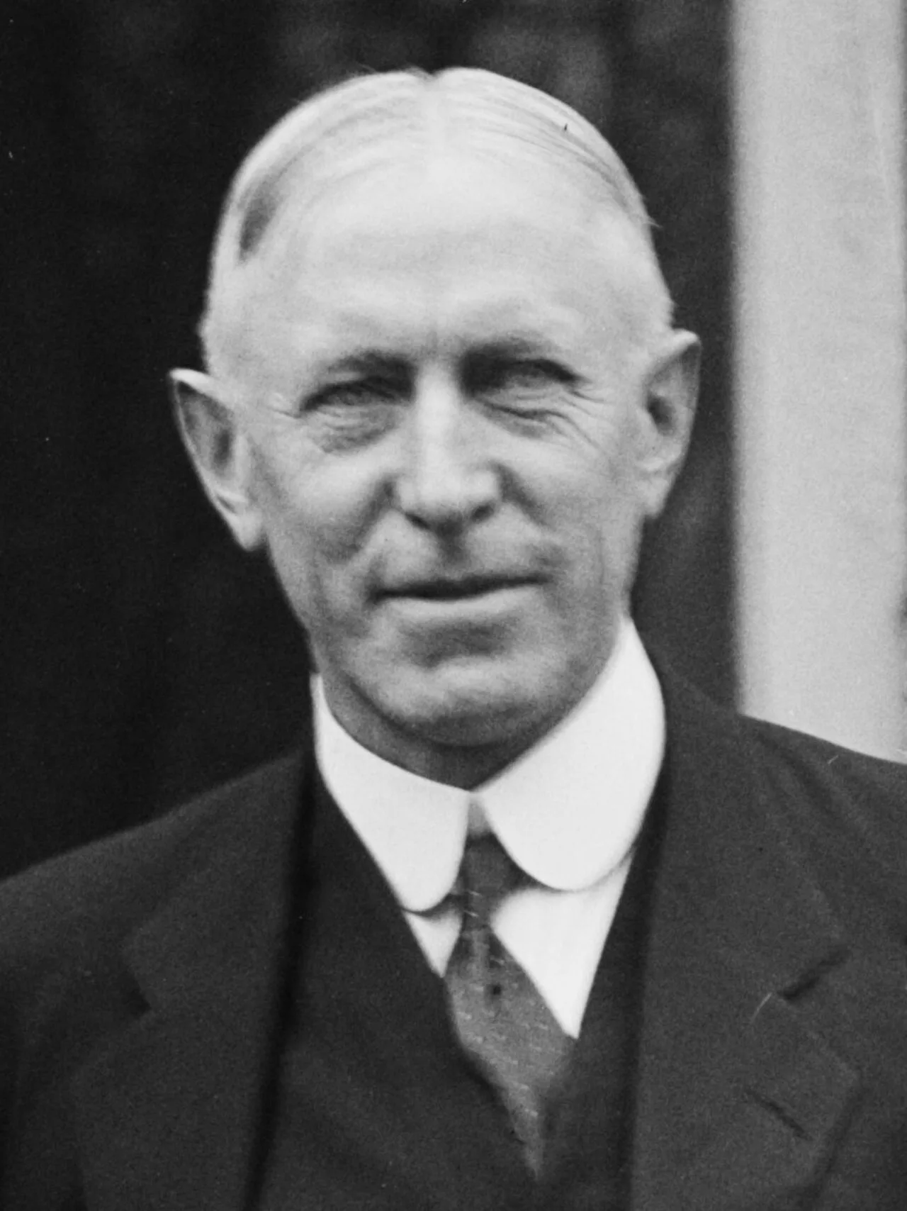 Portrait of Claudius H. Huston (1876–1952) – memorial page