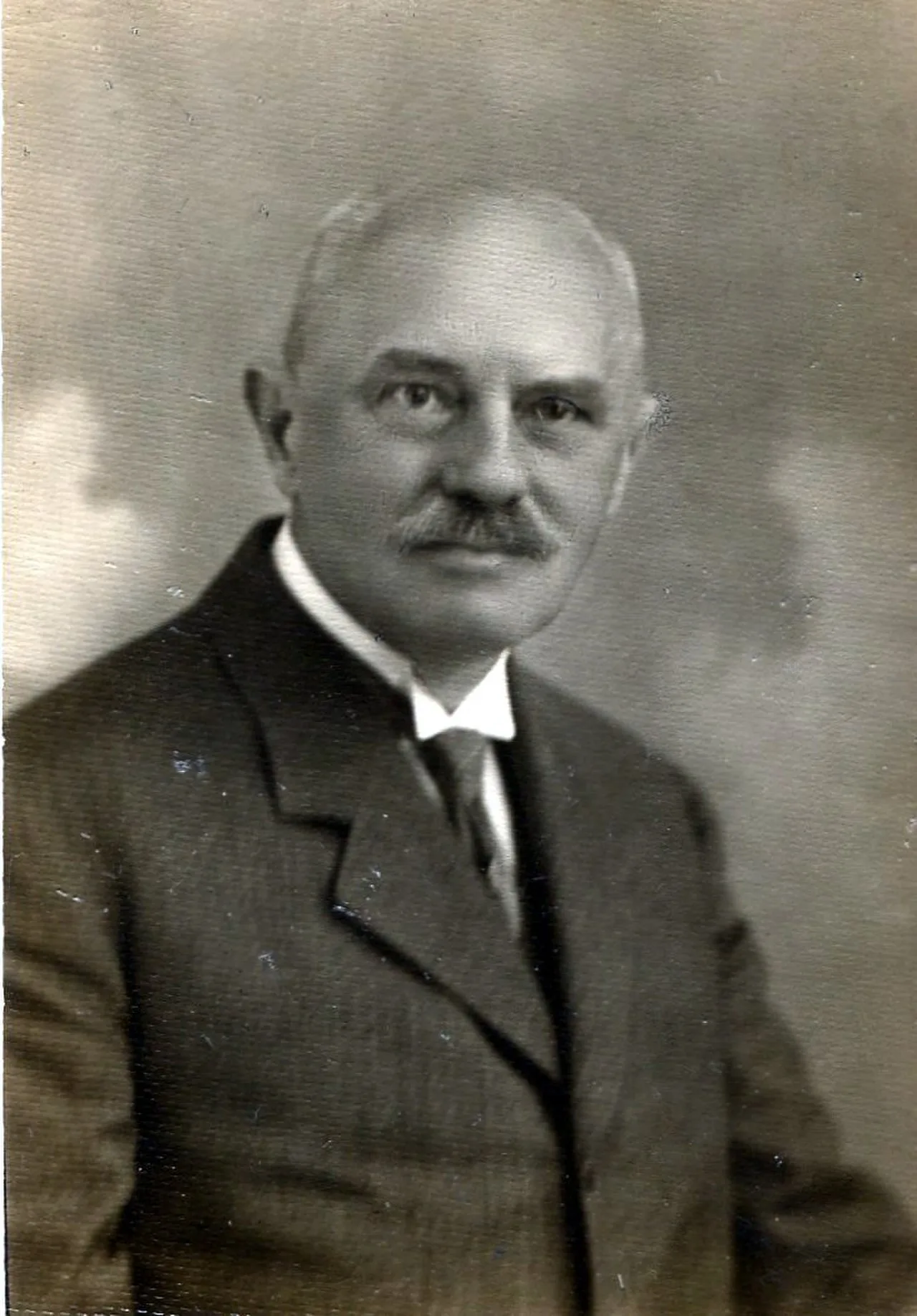 Porträt von Károly Bund (1869–1931) – Gedenkseite