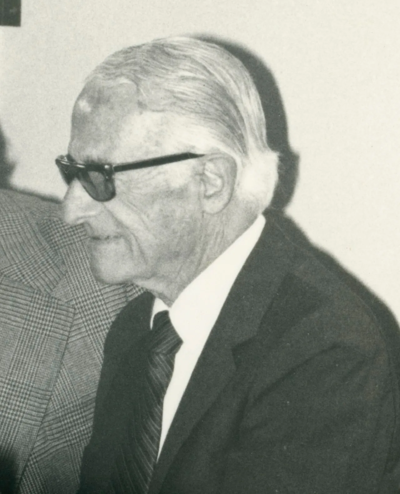 Portrait of César Miró (1907–1999) – memorial page