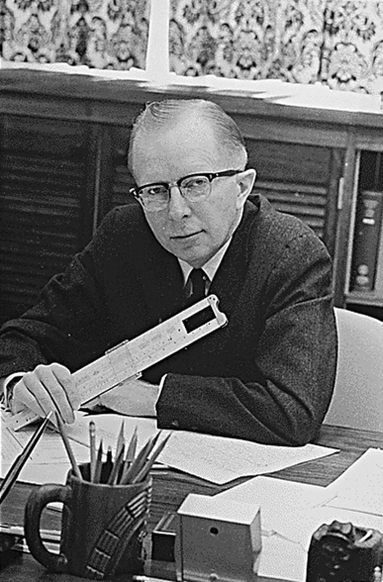 Porträt von Paul McCracken (1915–2012) – Gedenkseite
