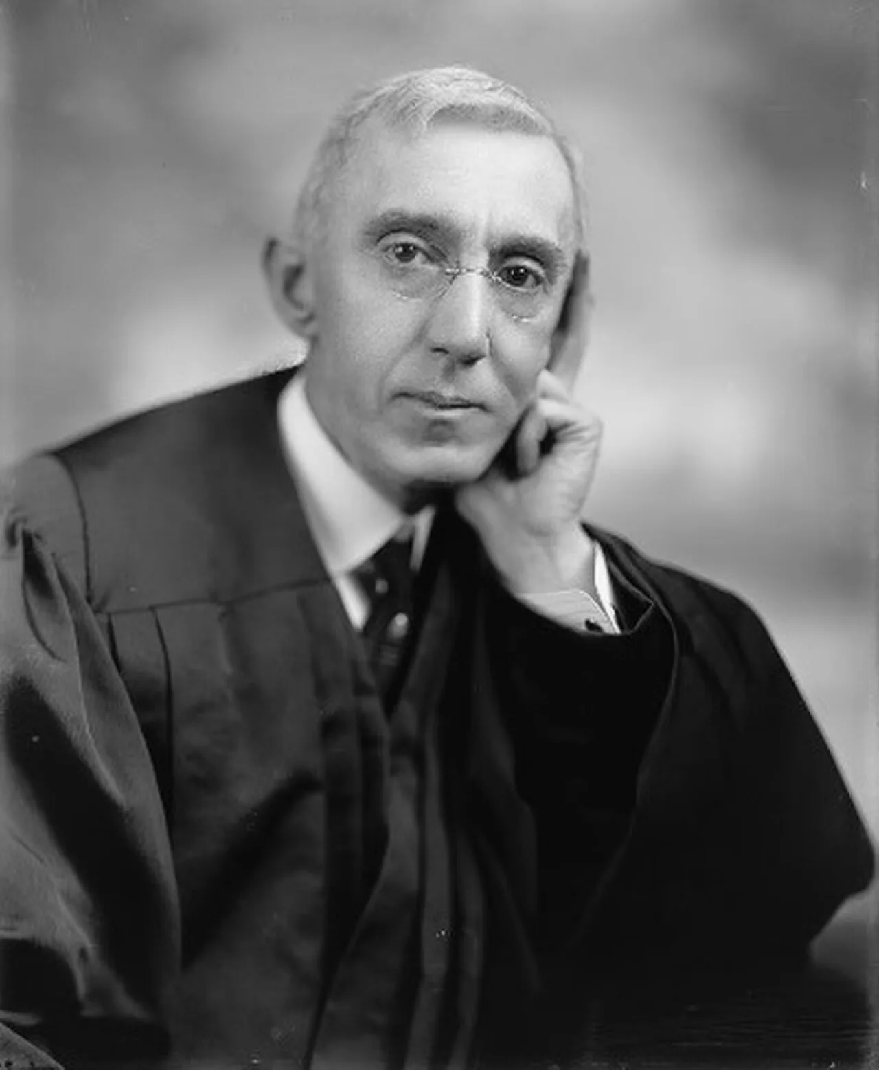 Porträt von Edward Kernan Campbell (1858–1938) – Gedenkseite