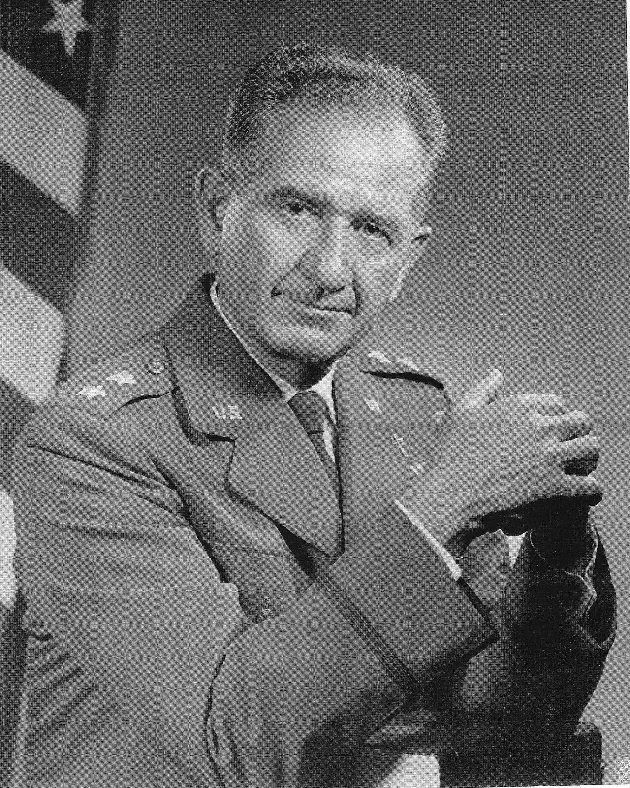 Portrait of Edwin R. Chess (1913–2000) – memorial page