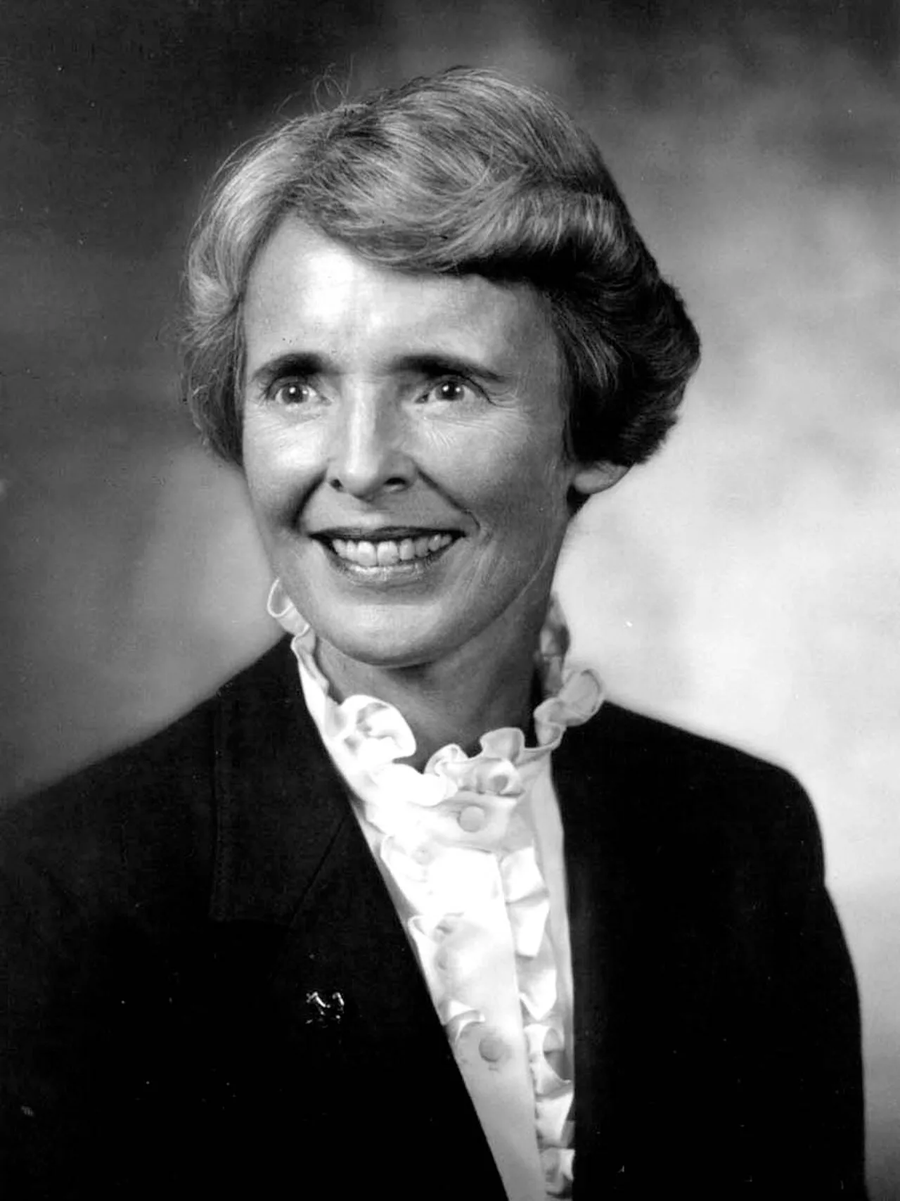 Portrait of Ellen Craswell (1932–2008) – memorial page