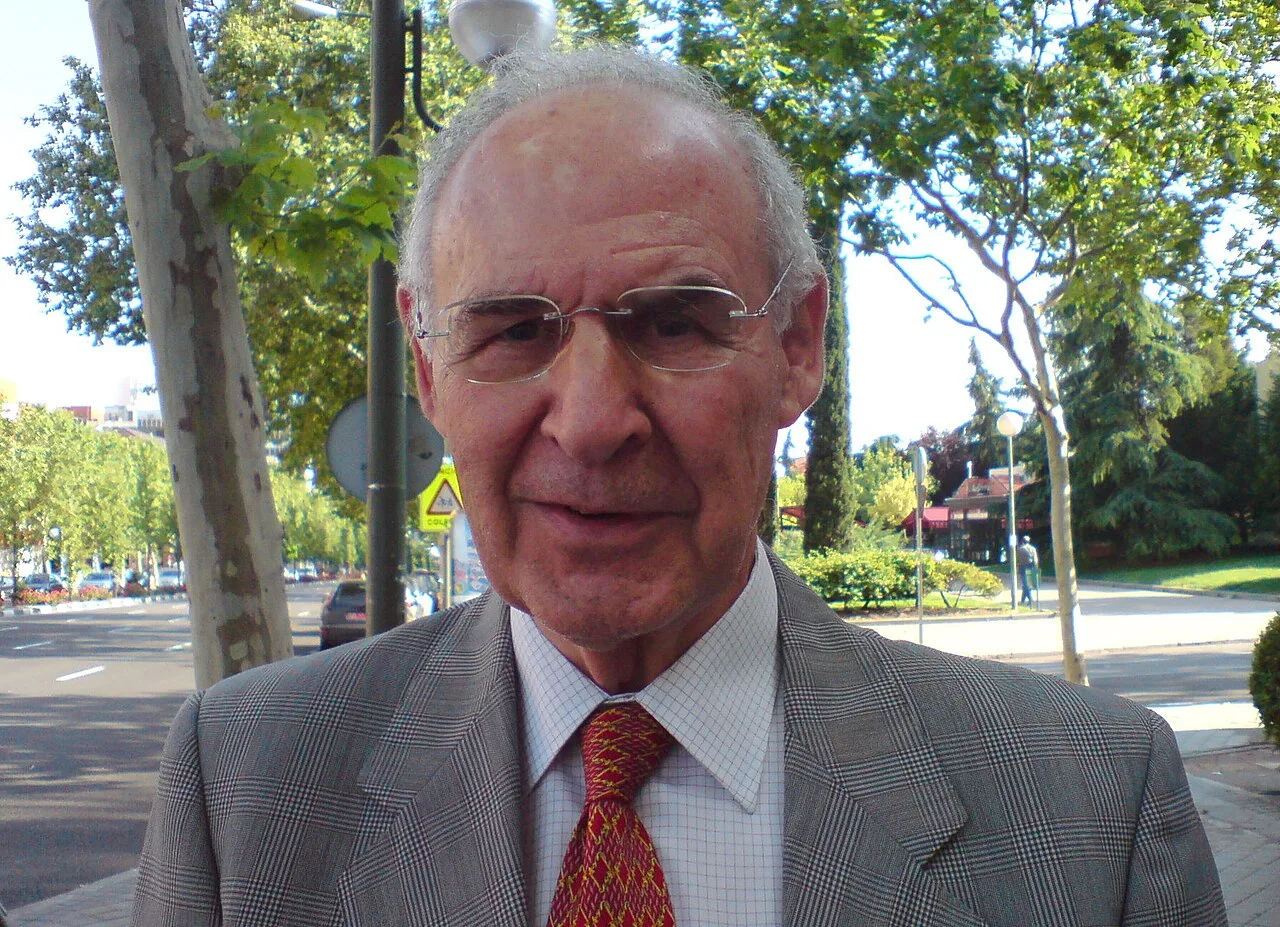 Portrait of Emiliano Aguirre (1925–2021) – memorial page