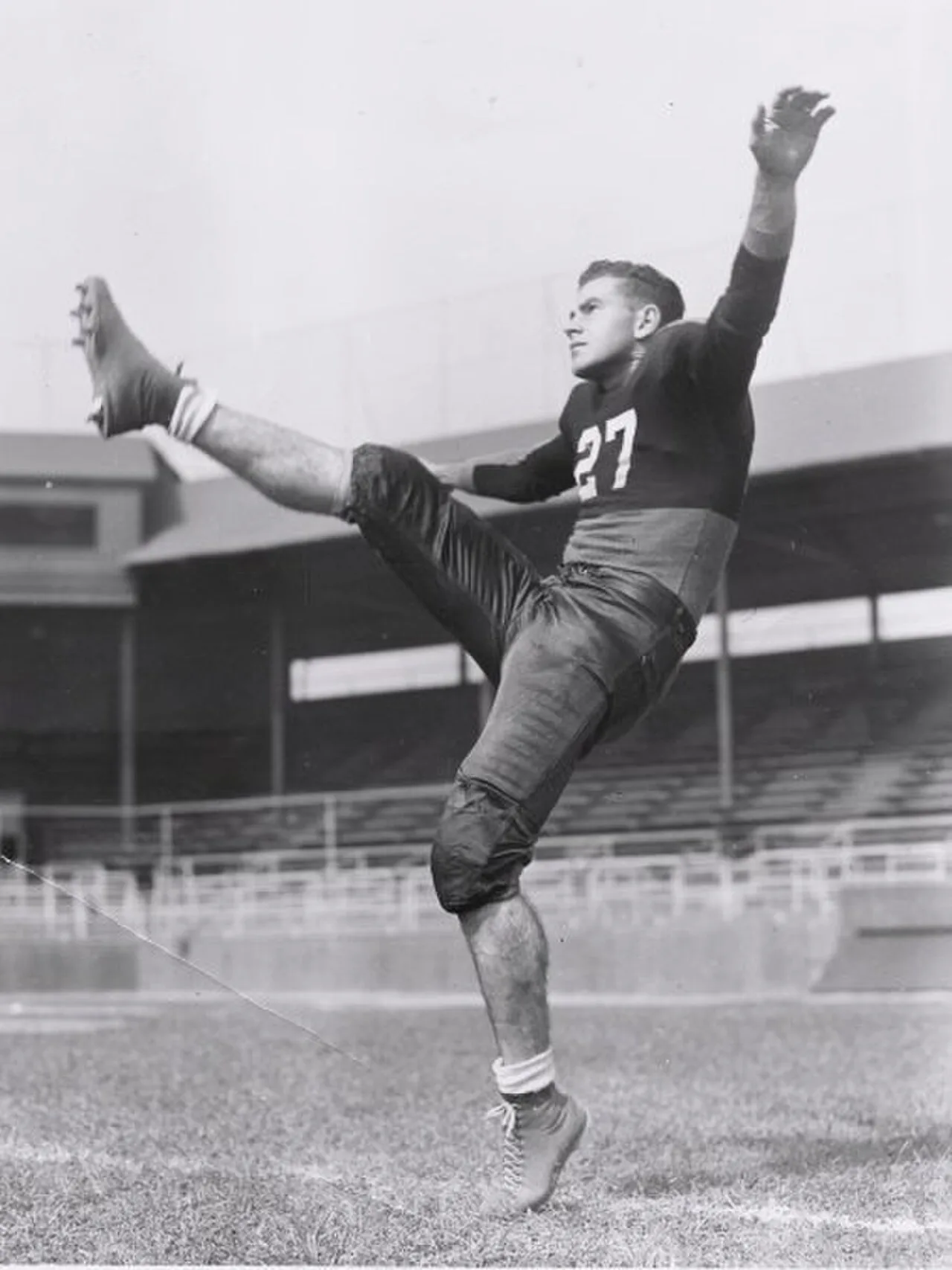 Portrait of Emmett Mortell (1916–2000) – memorial page