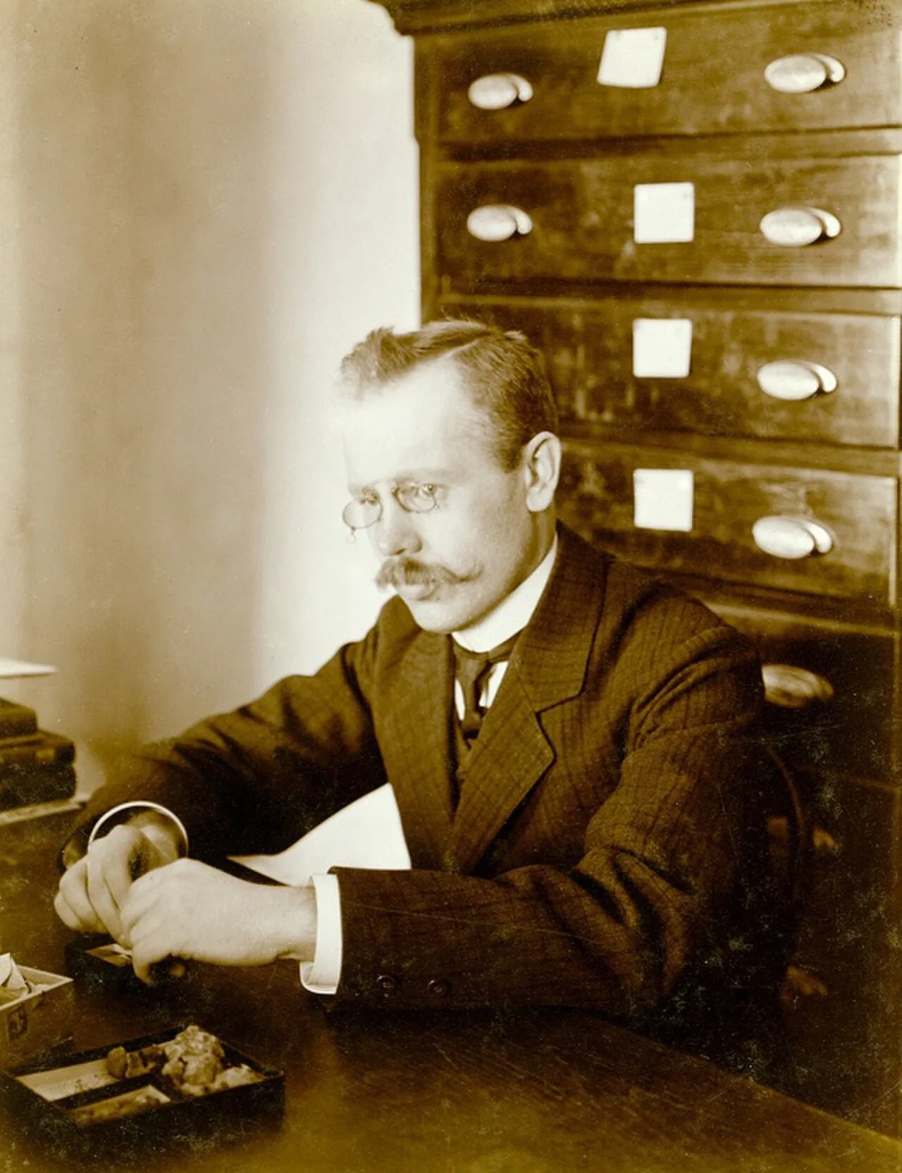 Porträt von Aleksey Rozanov (1882–1949) – Gedenkseite