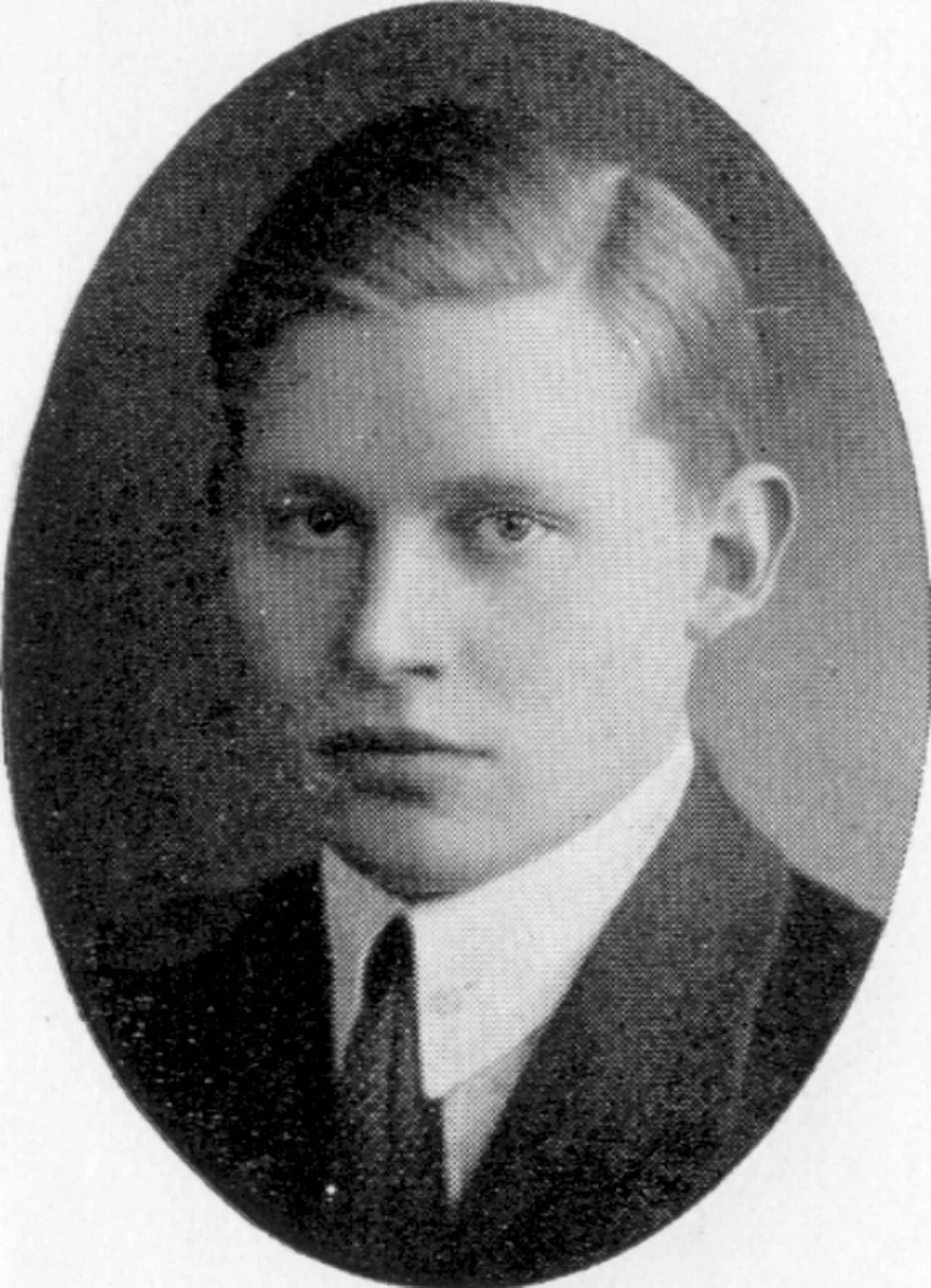 Portrait of Erik Mesterton (1903–2004) – memorial page