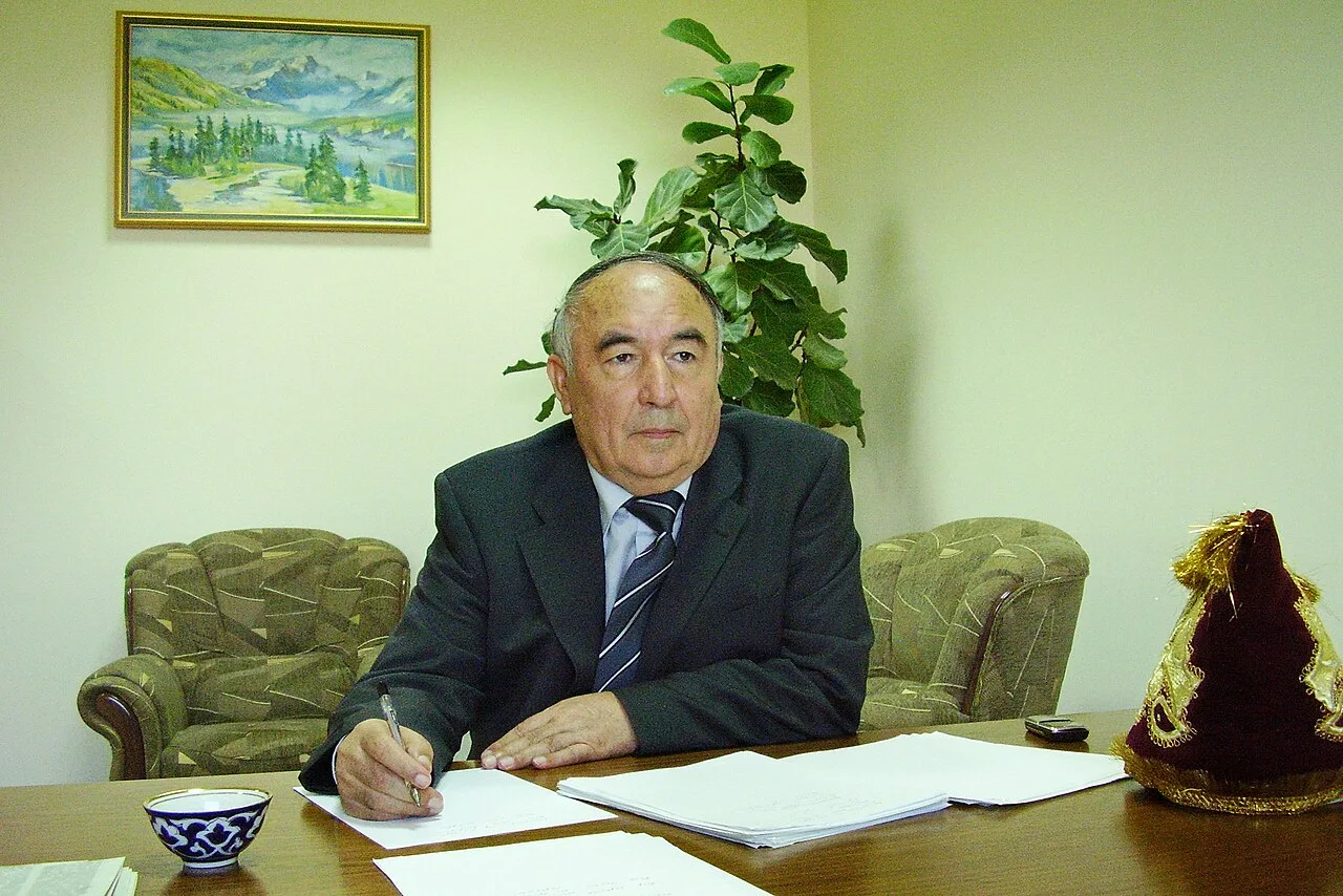 Porträt von Erkin Vohidov (1936–2016) – Gedenkseite