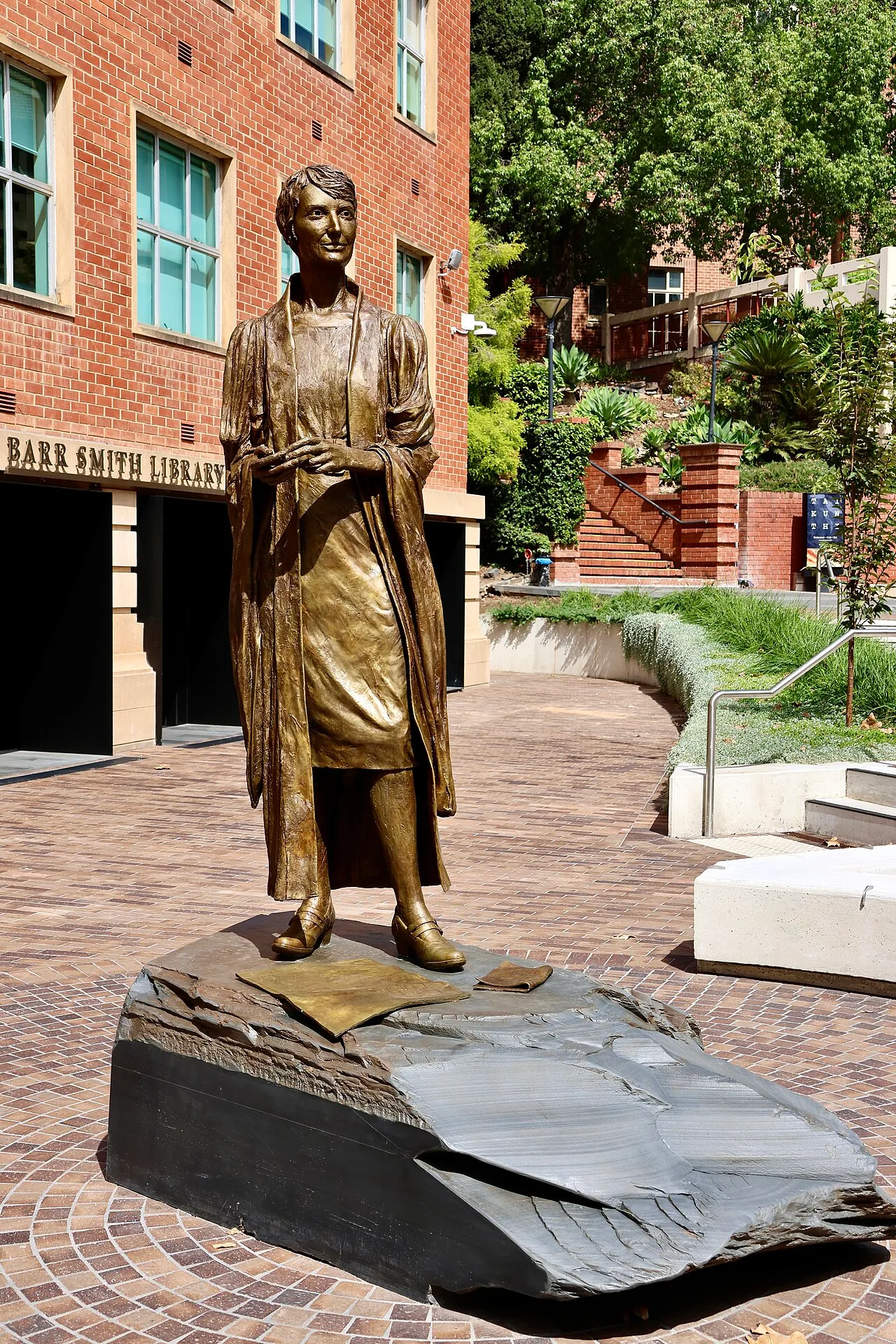 Portrait of Fay Gale (1932–2008) – memorial page