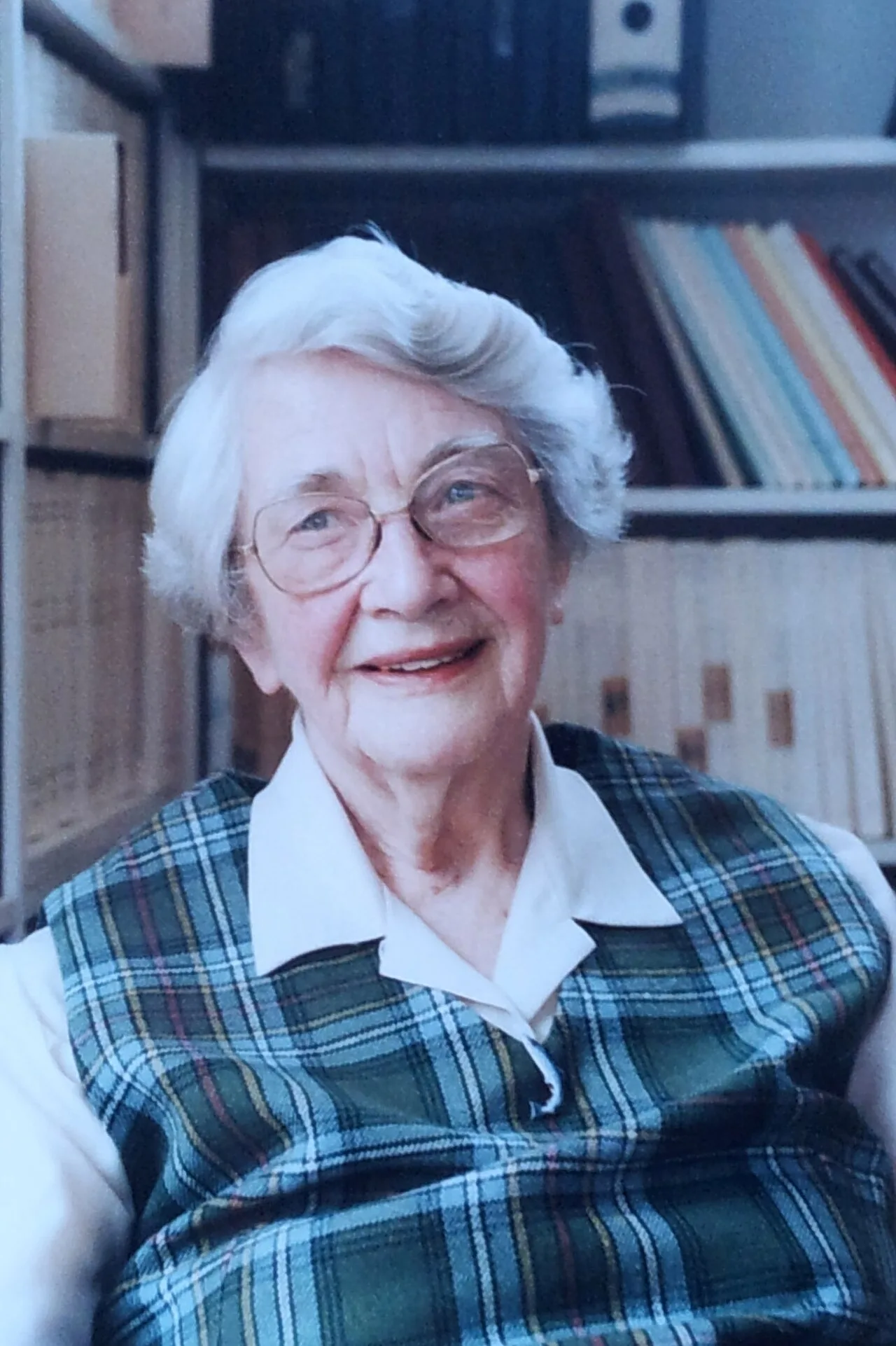 Porträt von Flora Garry (1900–2000) – Gedenkseite