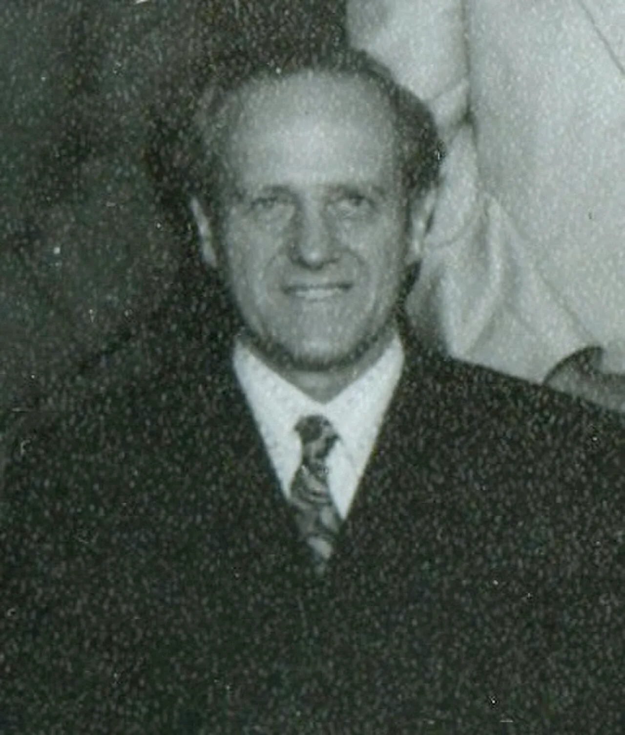 Portrait of Frank Holmes (1924–2011) – memorial page