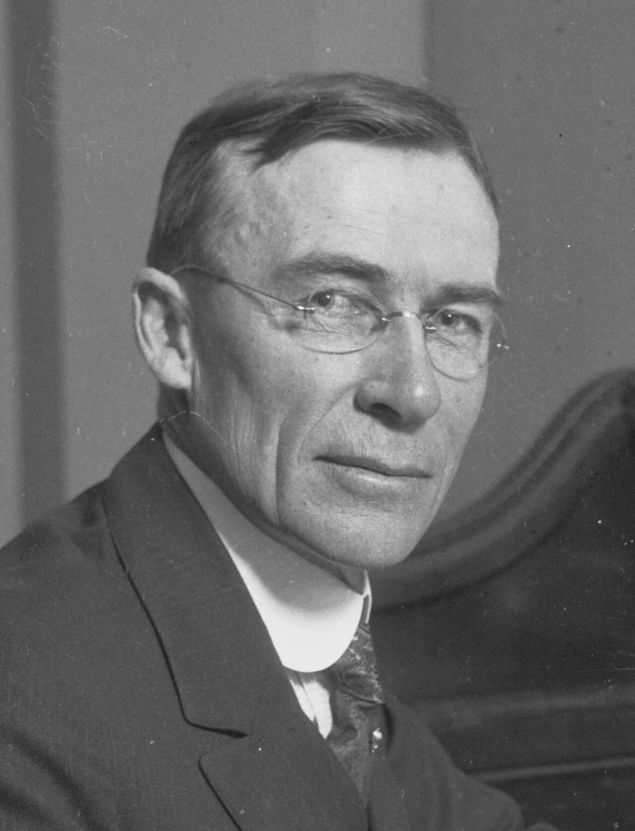 Portrait of George E. Cryer (1875–1961) – memorial page