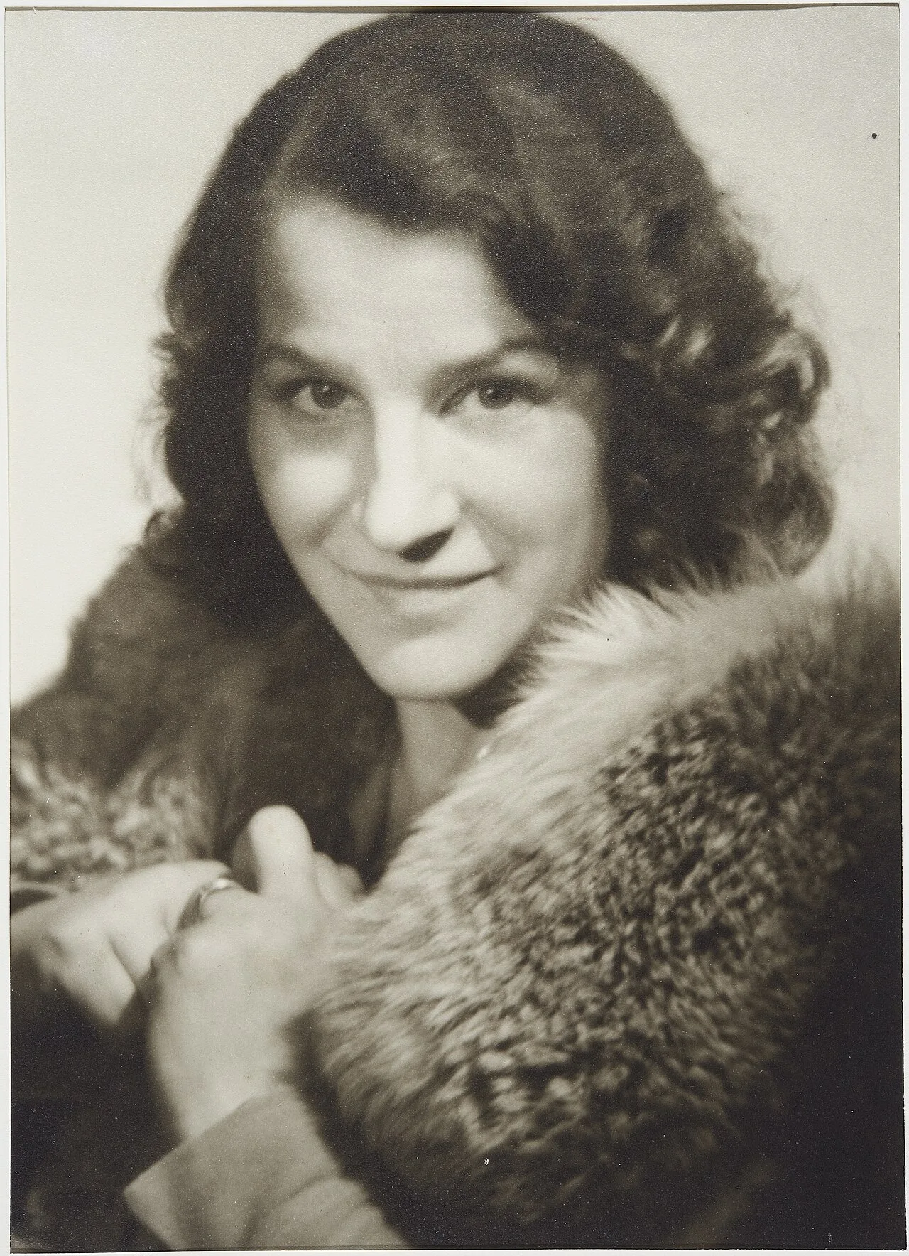 Porträt von Piippa Heliö-Angervo (1902–1984) – Gedenkseite