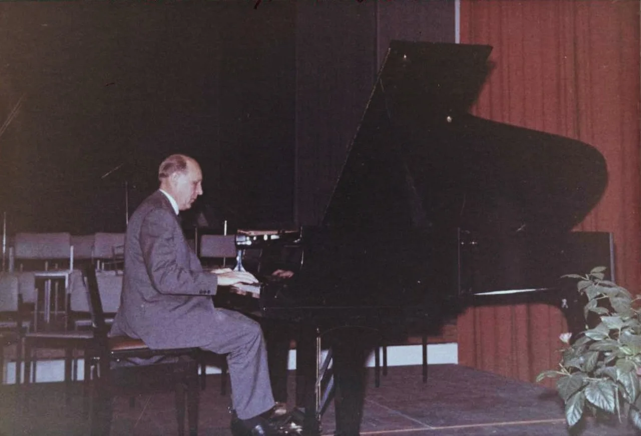 Portrait of Tapani Valsta (1921–2010) – memorial page