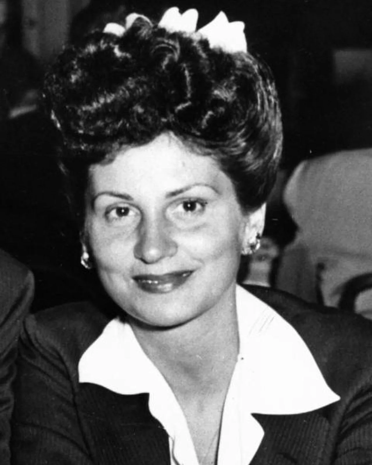Porträt von Nancy Sinatra (1917–2018) – Gedenkseite