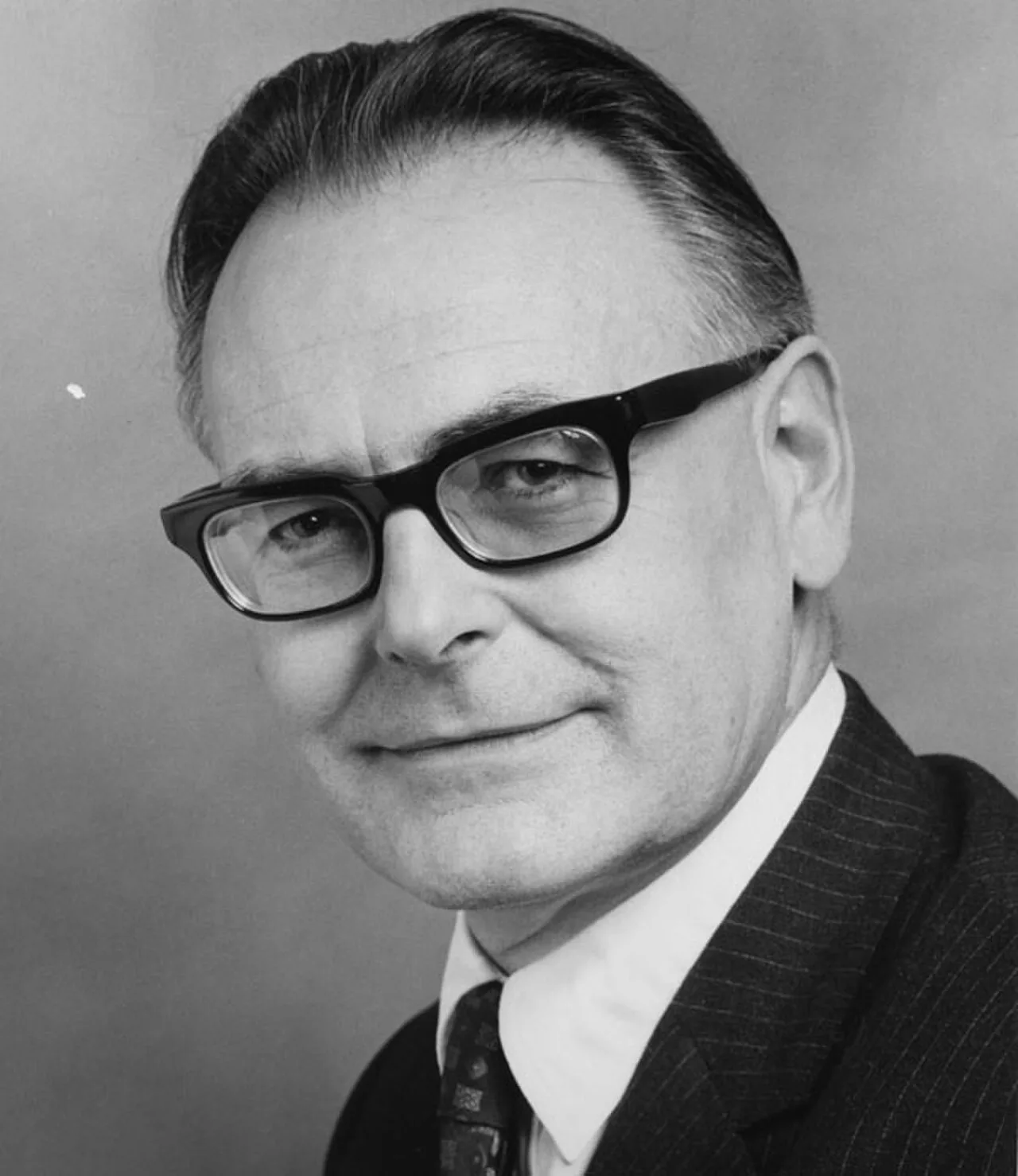 Portrait of Gordon Brunton (1921–2017) – memorial page