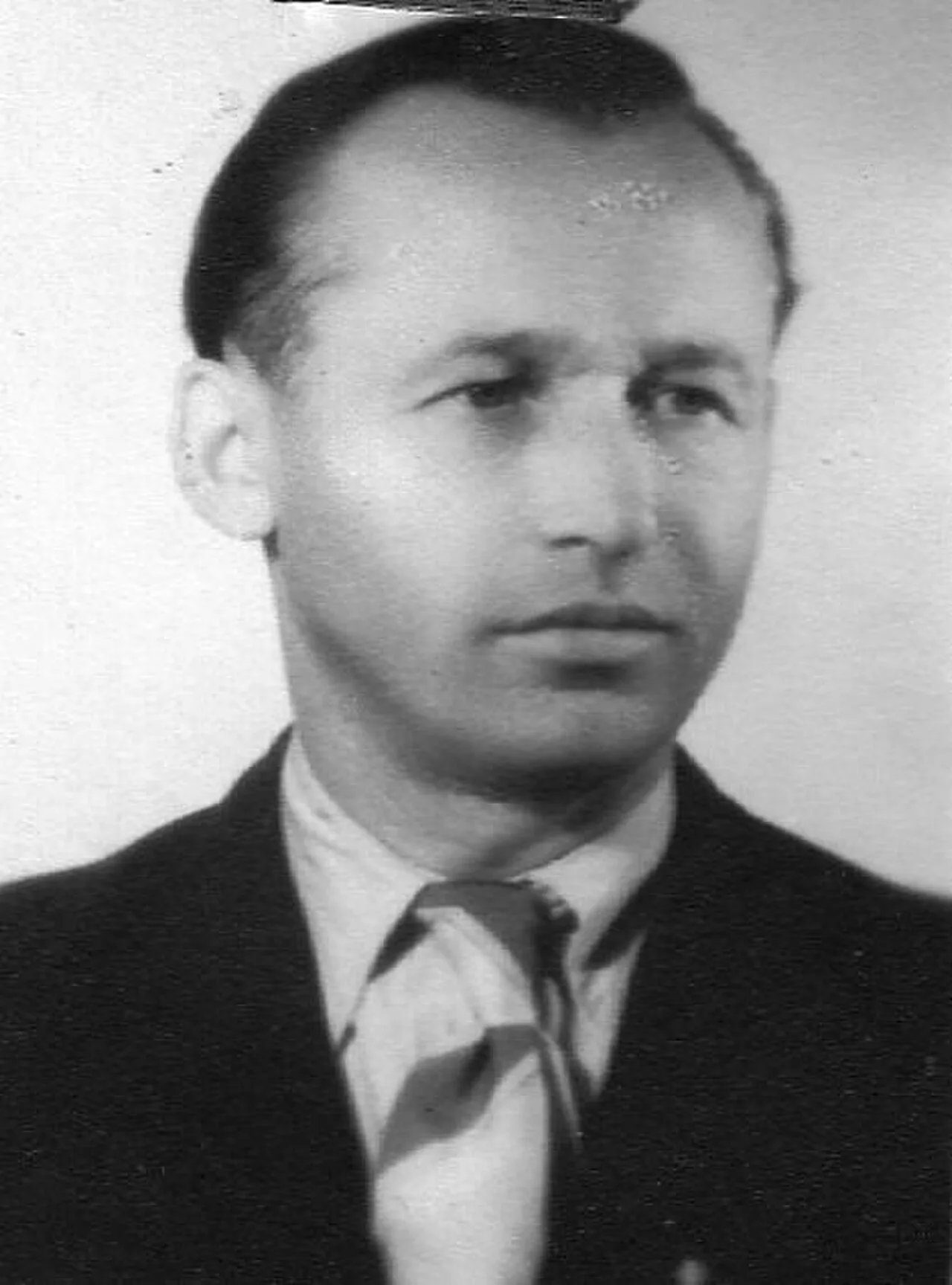 Portrait of Jan Mrocheń (1905–1976) – memorial page