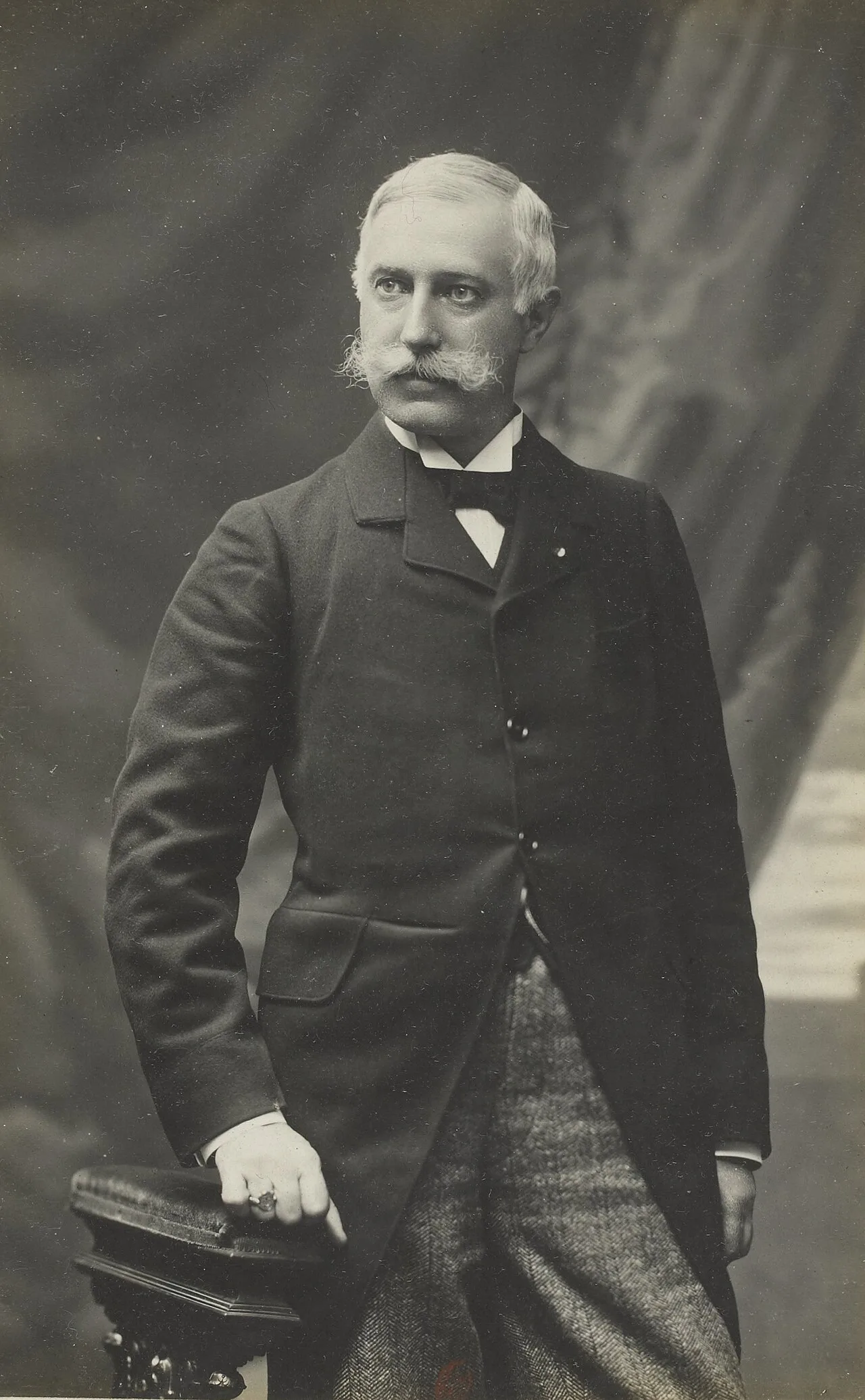 Porträt von Maurice de La Fargue (1853–1916) – Gedenkseite