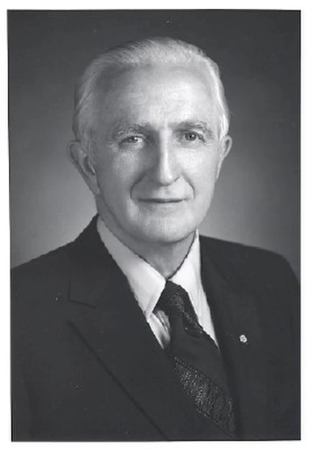 Portrait of Harry Phillips (1909–1985) – memorial page