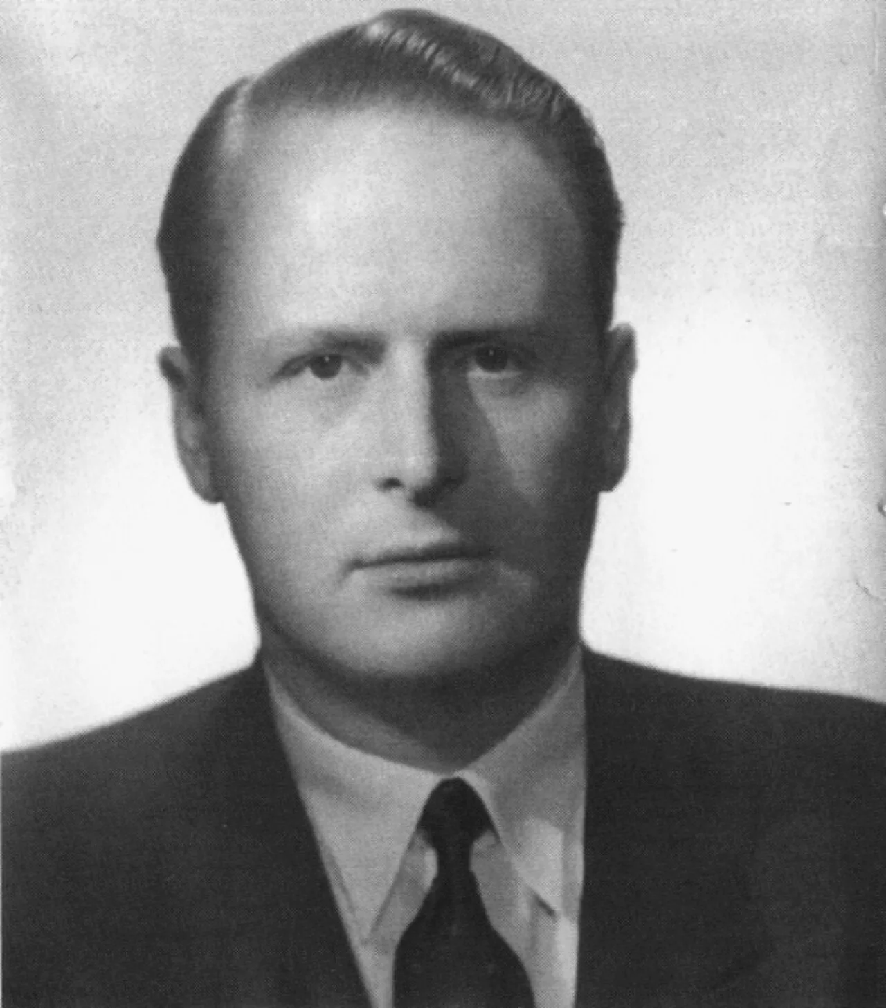 Portrait of Roger Lindberg (1915–2003) – memorial page