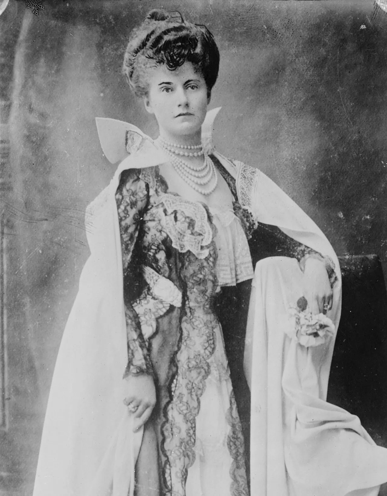 Porträt von Helen Percy, Duchess of Northumberland (1886–1965) – Gedenkseite