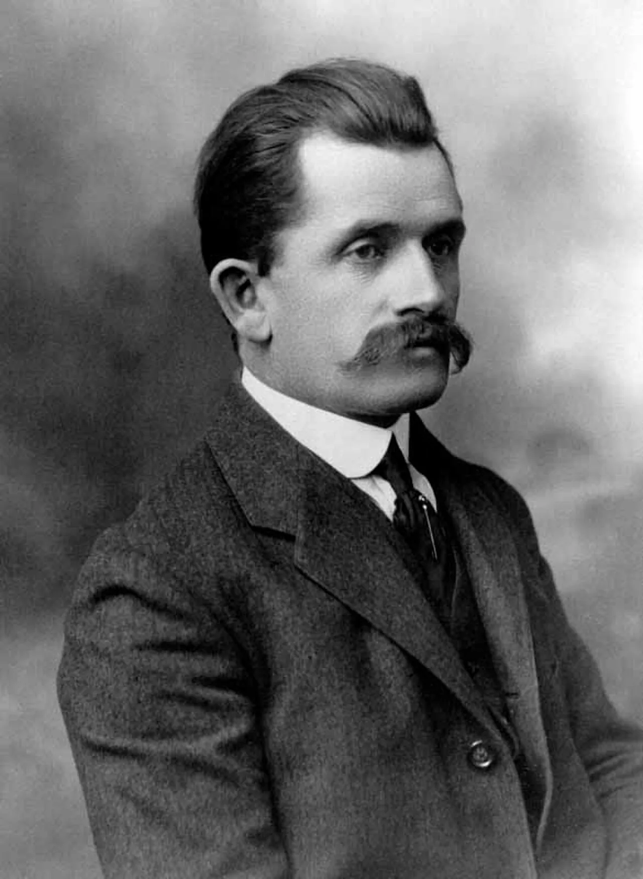 Portrait of Ferdinand Porsche (1875–1951) – memorial page