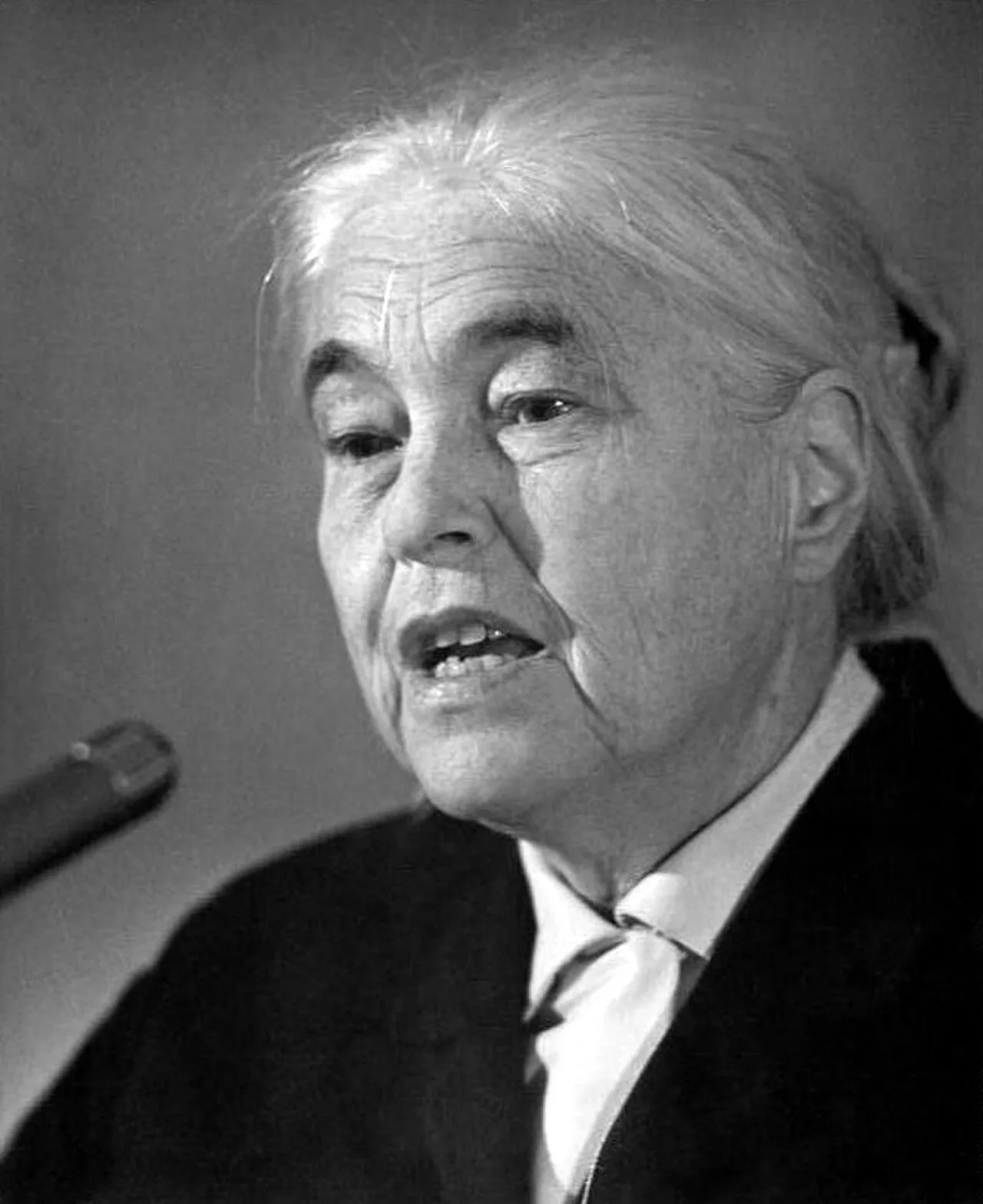 Portrait of Anna Seghers (1900–1983) – memorial page