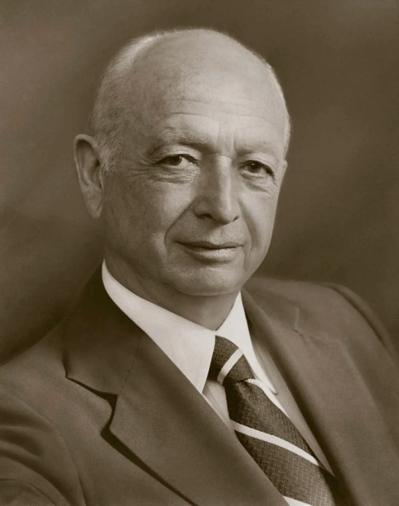 Portrait of Howard P. House (1908–2003) – memorial page