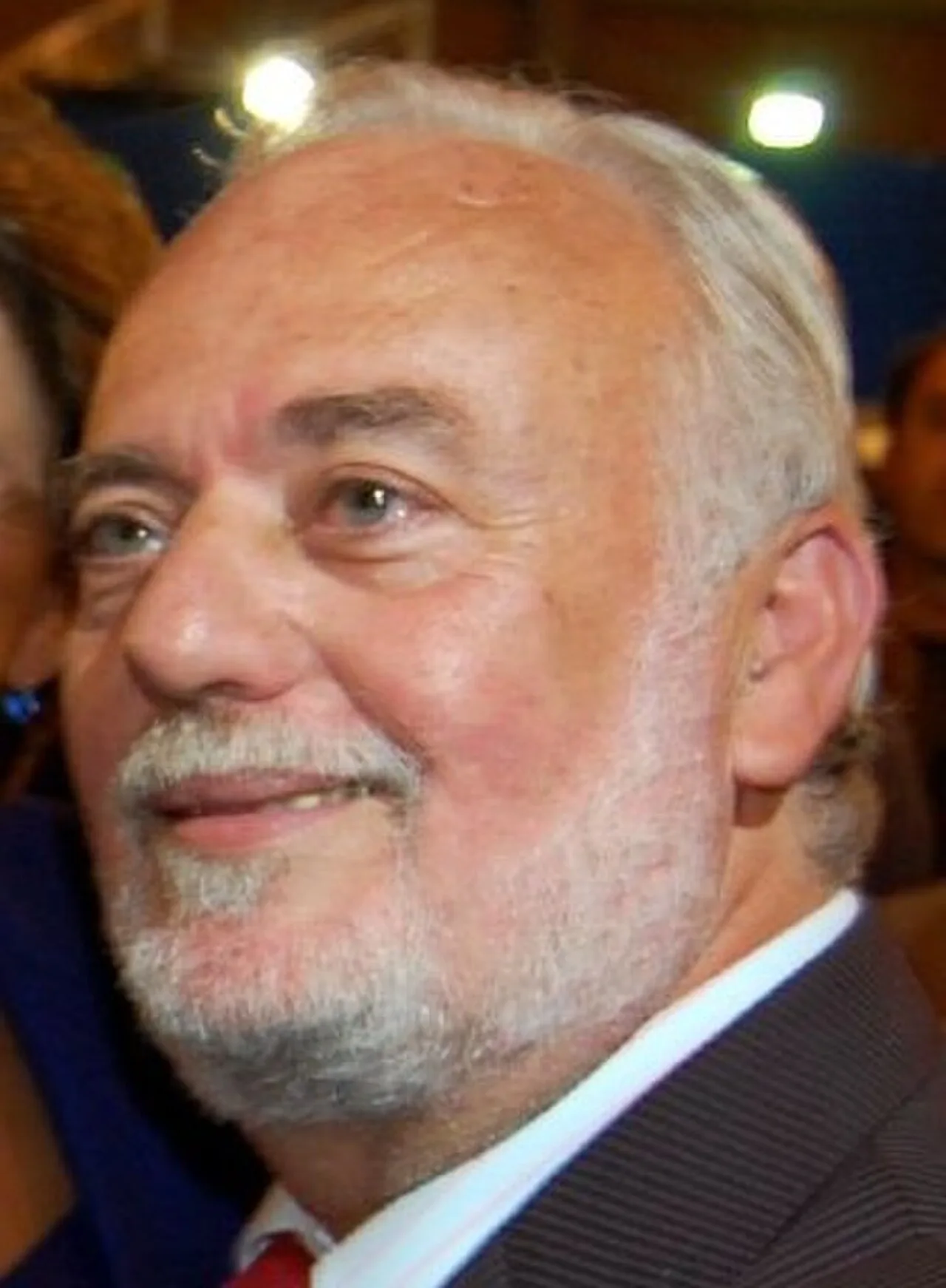 Portrait of Isaías Pérez Saldaña (1949–2021) – memorial page