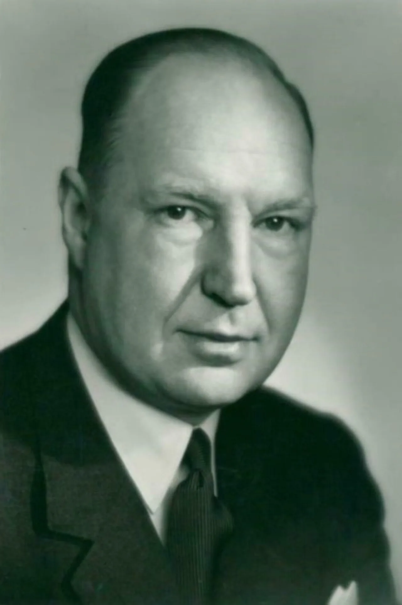 Portrait of Sven Romanus (1906–2005) – memorial page