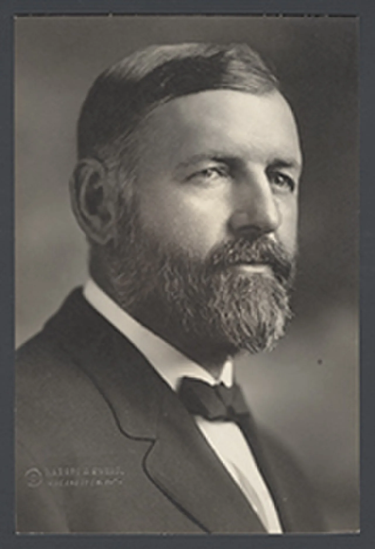 Porträt von Edward W. Saunders (1860–1921) – Gedenkseite