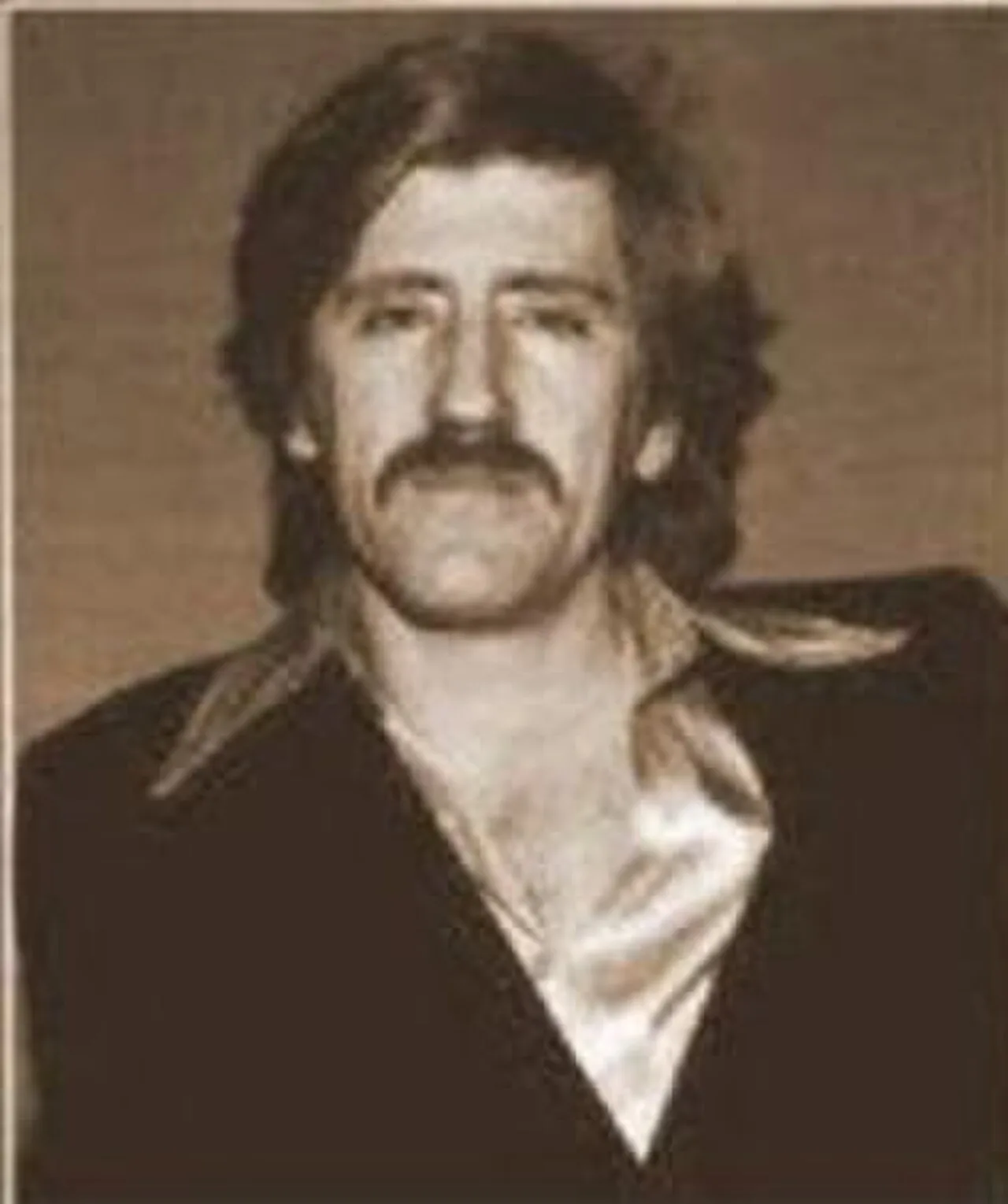Portrait of Quique Villanueva (1942–1997) – memorial page