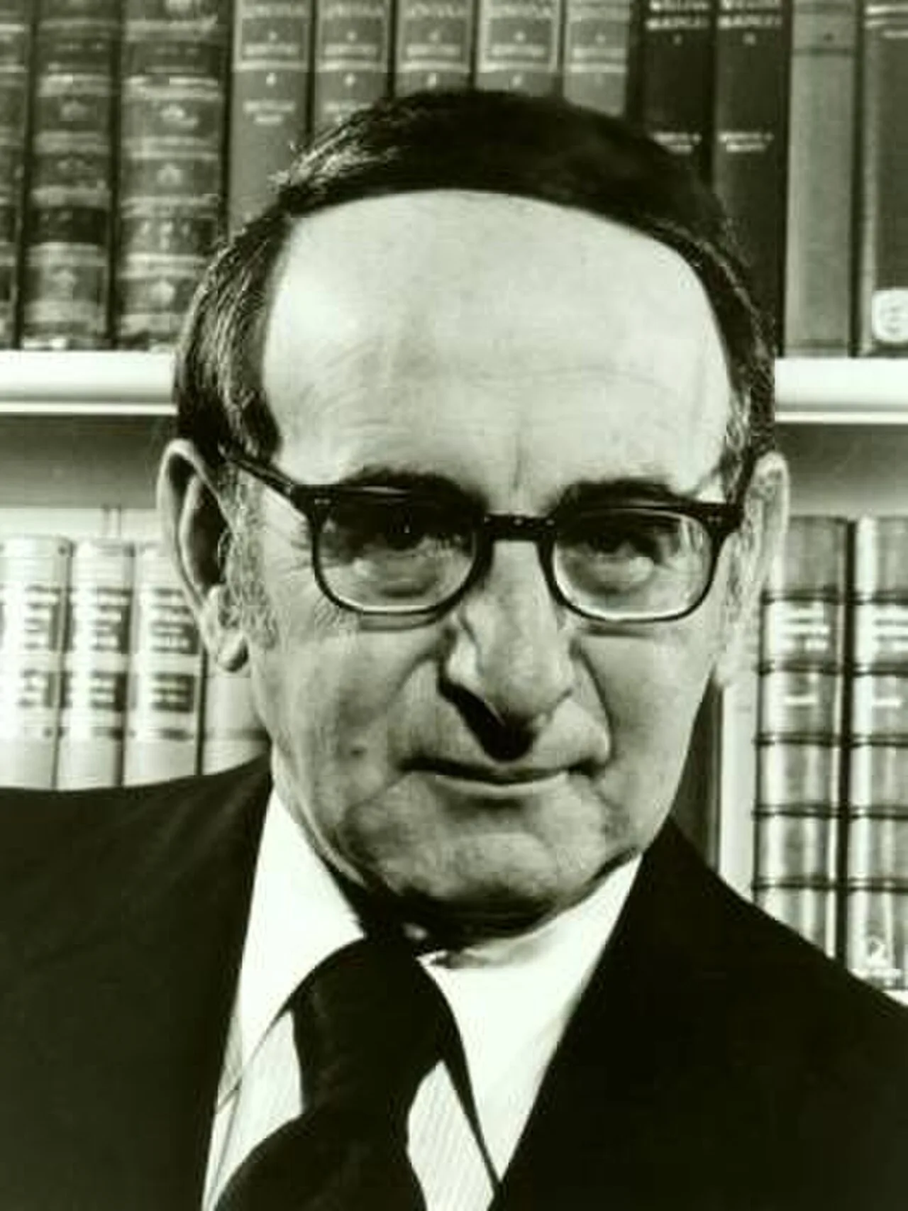 Porträt von John A. Scali (1918–1995) – Gedenkseite