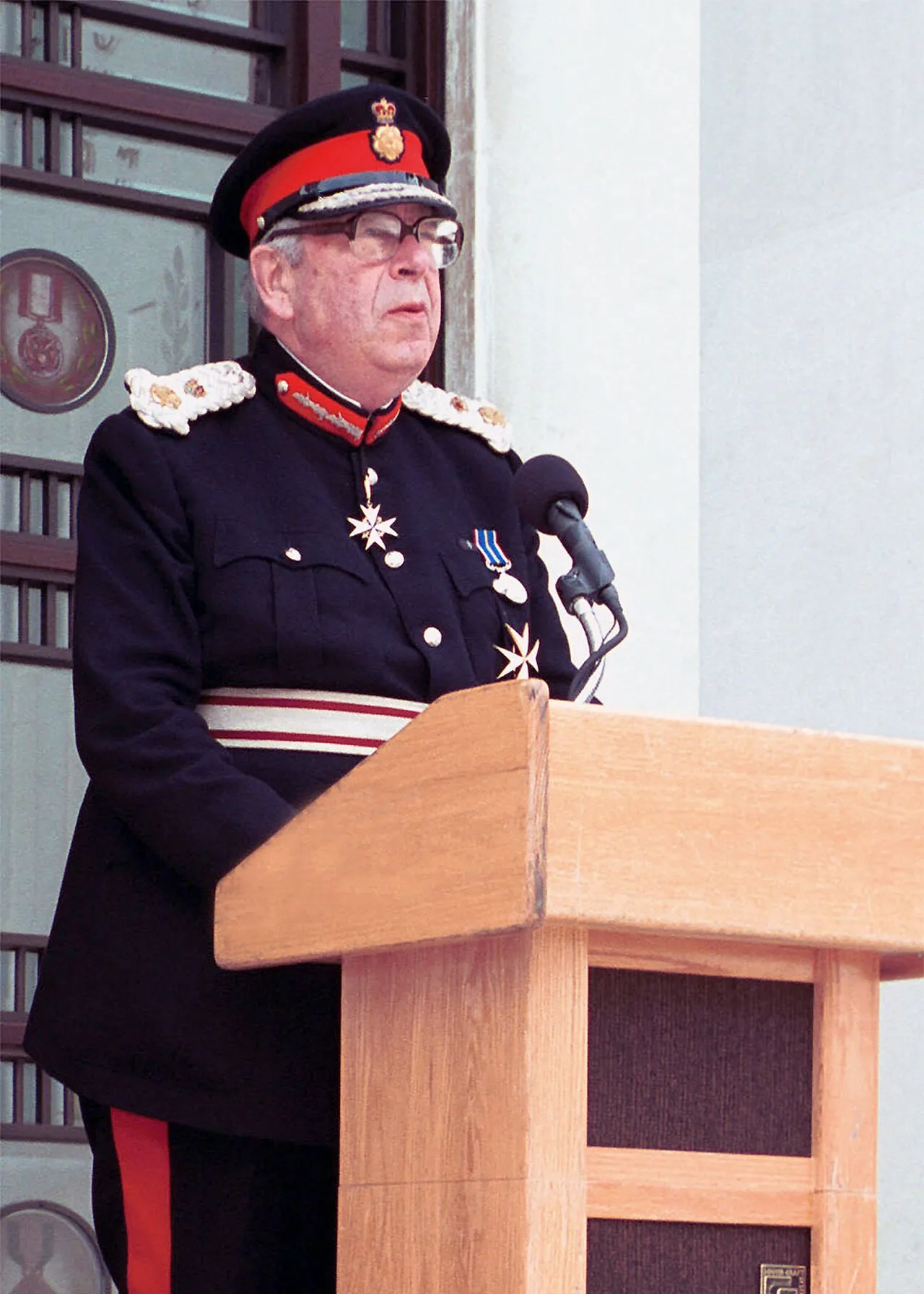 Porträt von James Crowden (1927–2016) – Gedenkseite