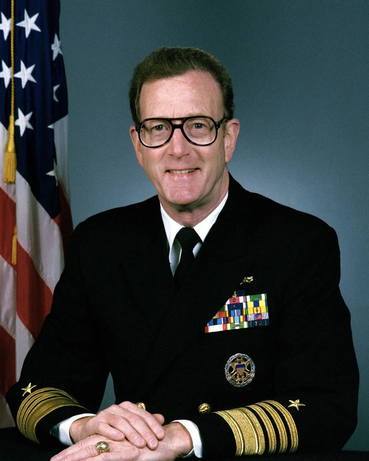 Porträt von James R. Hogg (1934–2025) – Gedenkseite