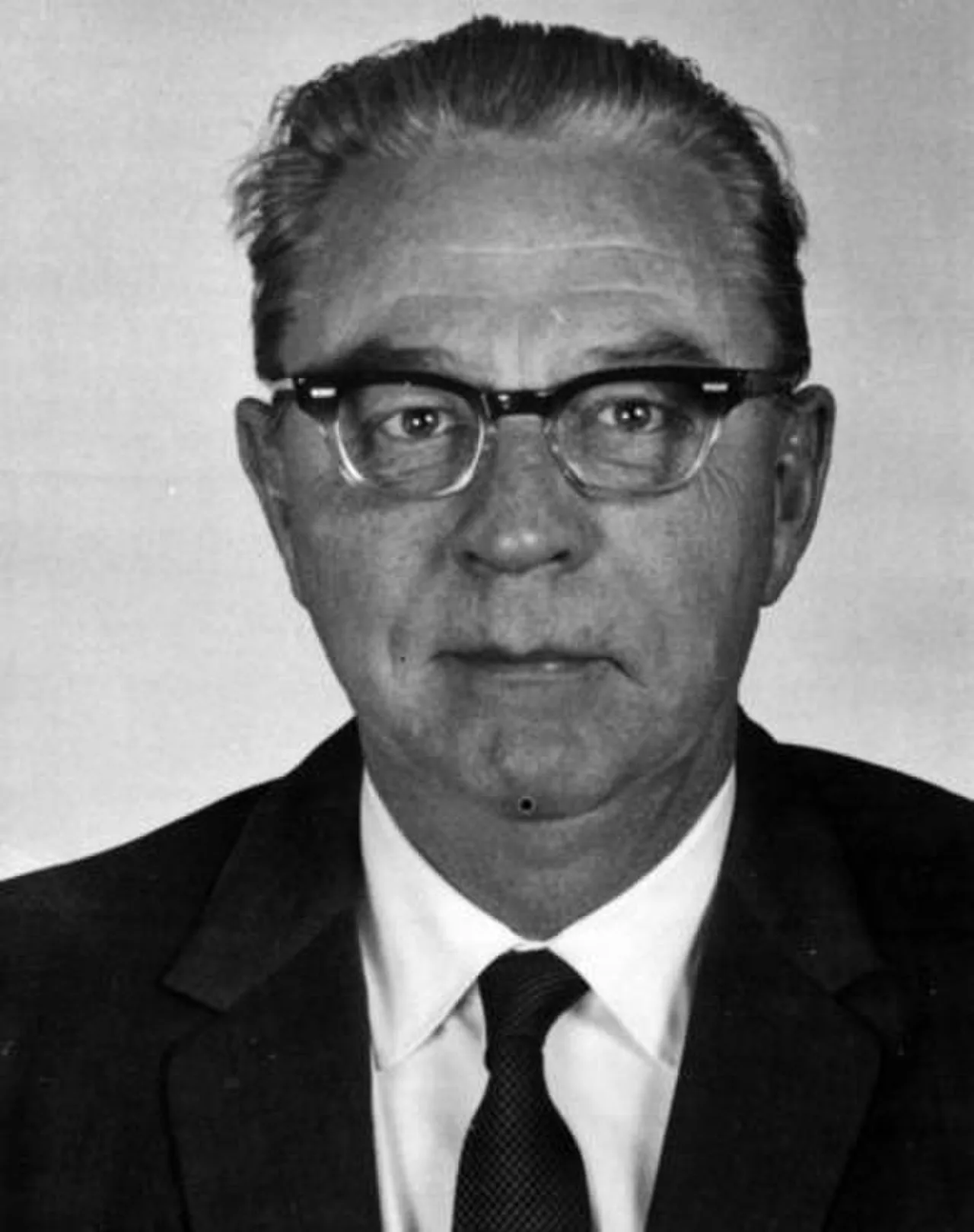 Portrait of John M. Leddy (1914–1997) – memorial page