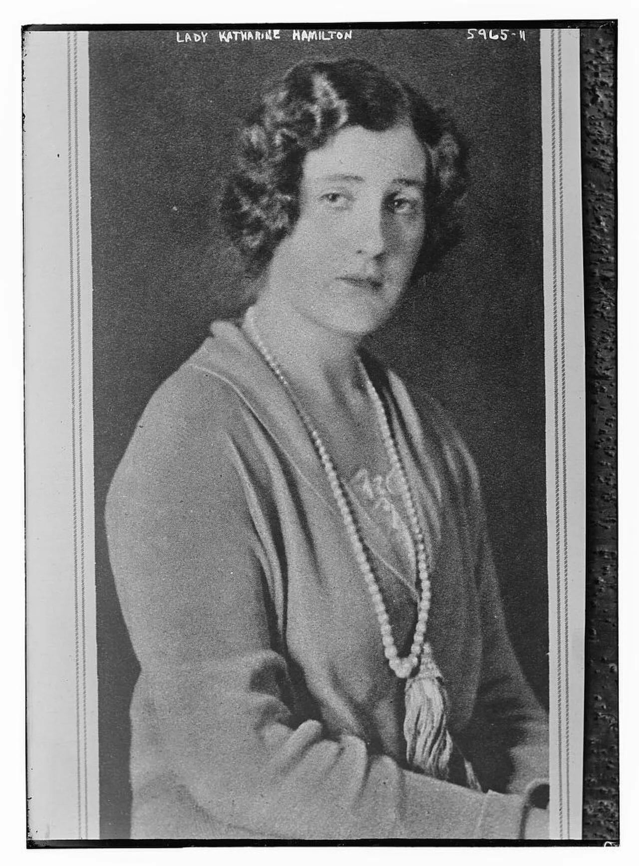 Porträt von Kathleen Hamilton, Duchess of Abercorn (1905–1990) – Gedenkseite