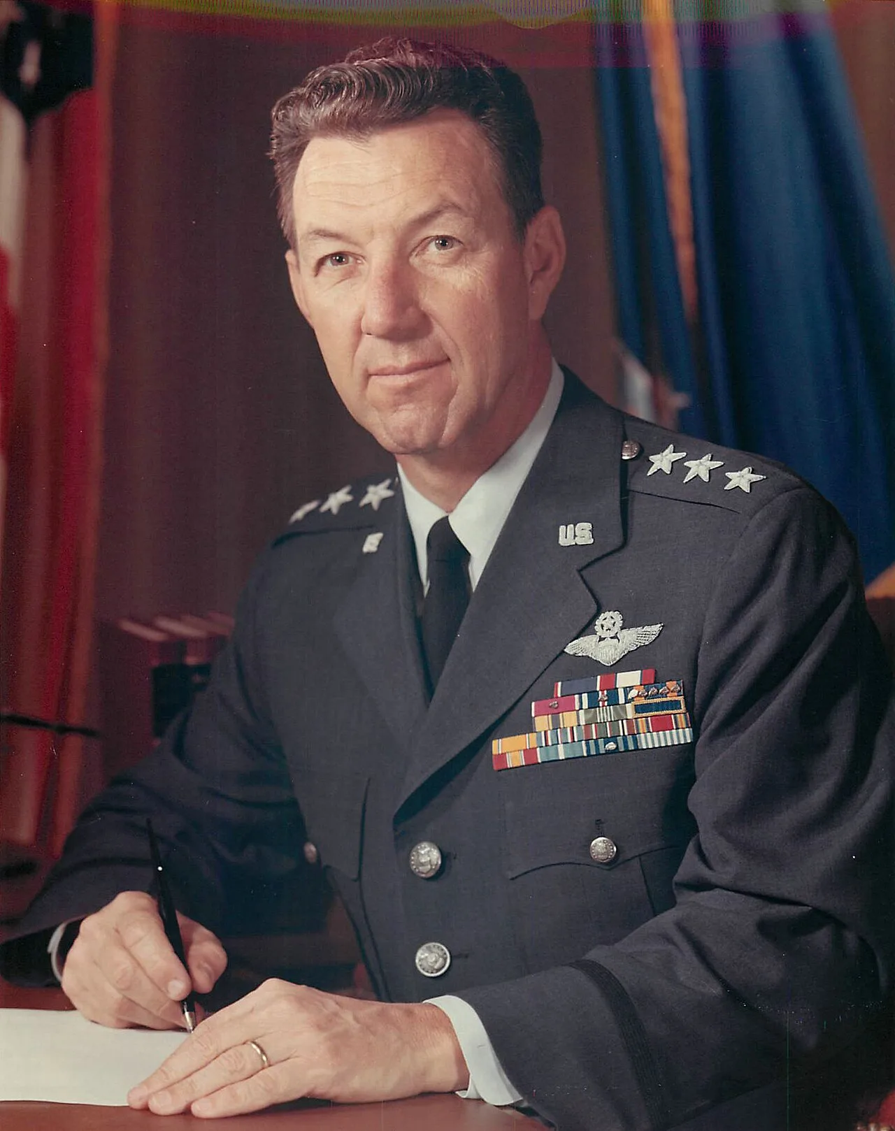 Porträt von Keith K. Compton (1915–2004) – Gedenkseite