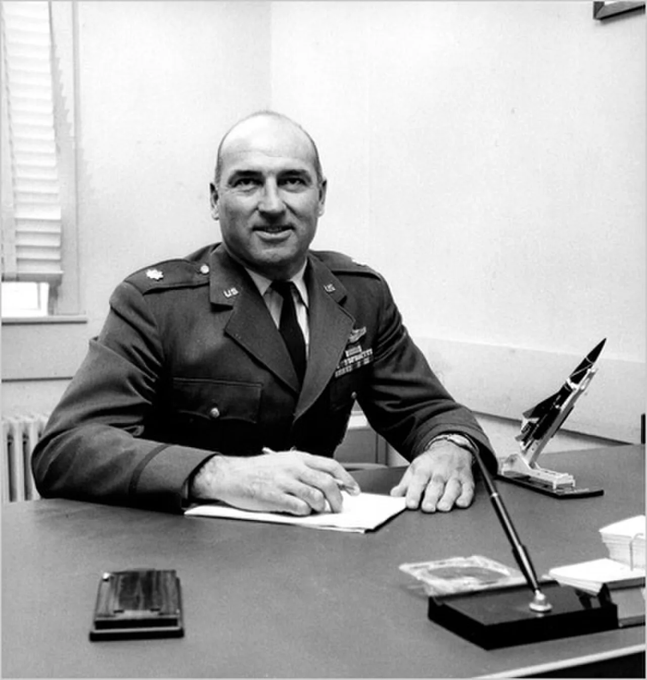 Porträt von Kermit Tyler (1913–2010) – Gedenkseite