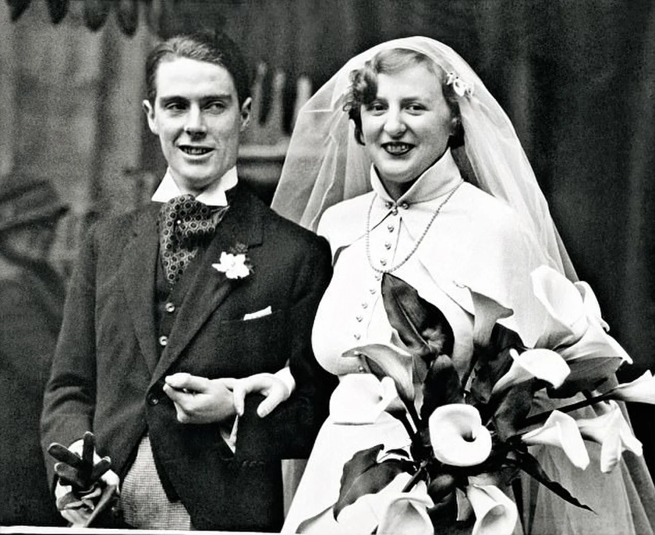 Portrait of Violet Powell (1912–2002) – memorial page