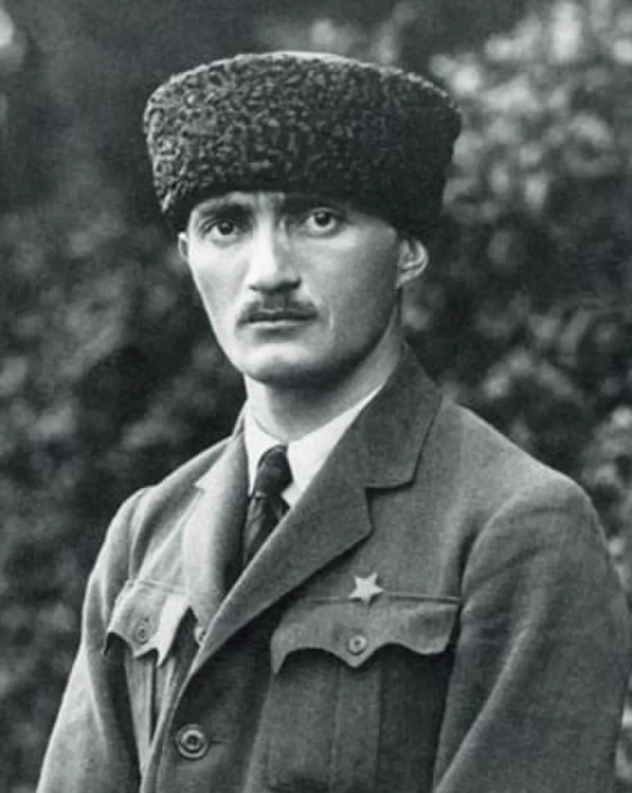 Porträt von Nestor Apollonowitsch Lakoba (1893–1936) – Gedenkseite